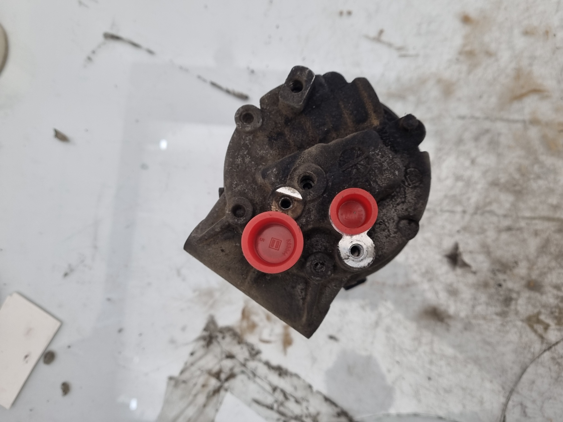 COMPRESOR AIRE ACONDICIONADO RENAULT MEGANE F9Q B8