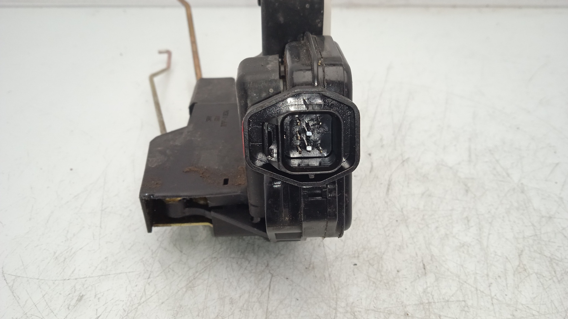 CERRADURA PUERTA DELANTERA DERECHA HYUNDAI SANTA D4EA