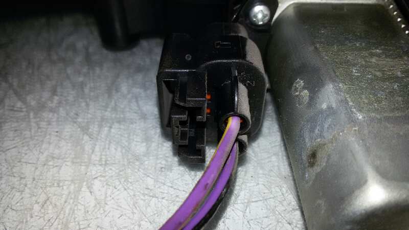 ELEVALUNAS DELANTERO DERECHO FIAT GRANDE 199A3000