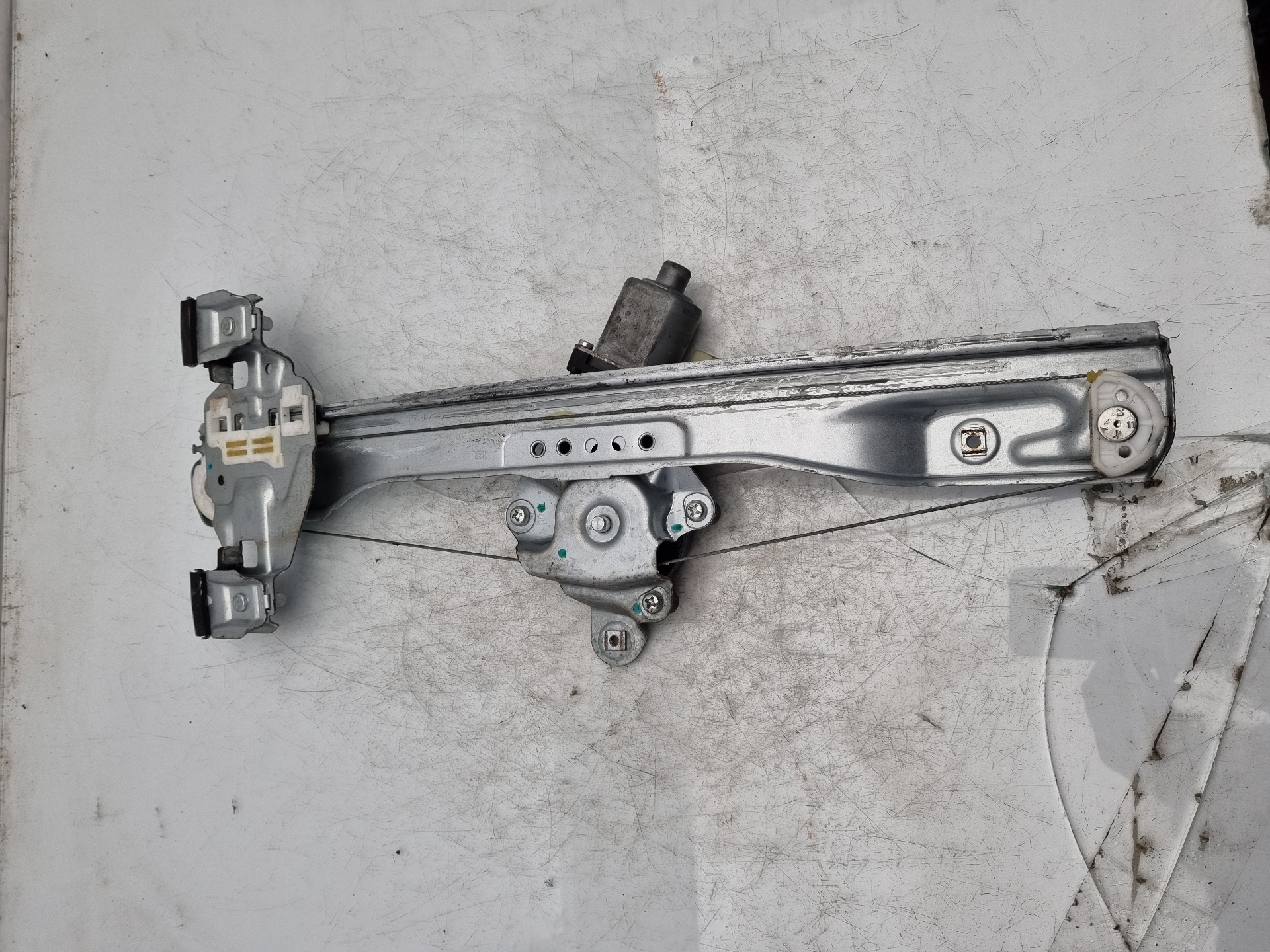 ELEVALUNAS TRASERO IZQUIERDO CHEVROLET CRUZE Z20D1