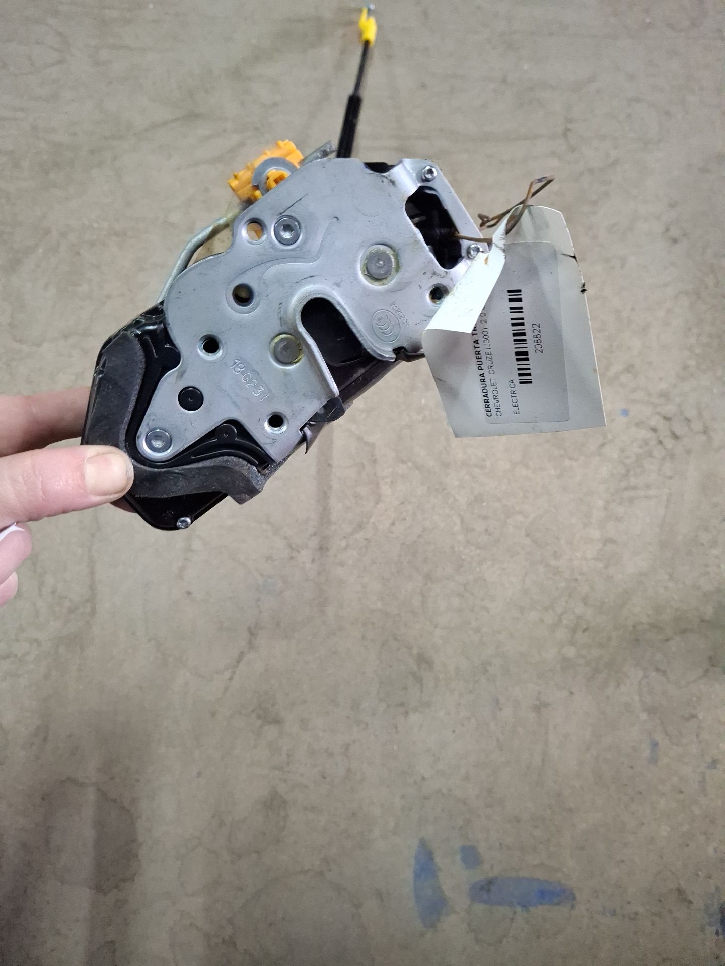 CERRADURA PUERTA TRASERA DERECHA CHEVROLET CRUZE 
