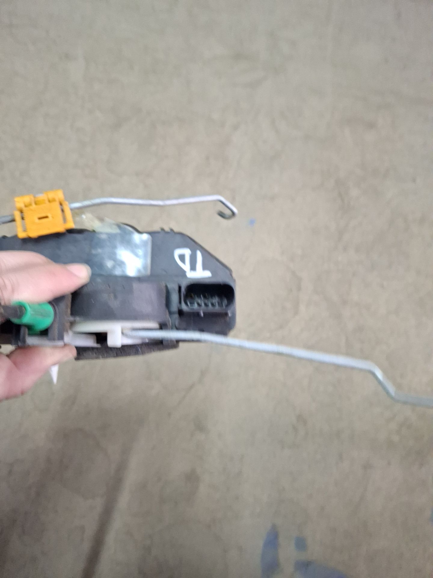 CERRADURA PUERTA TRASERA DERECHA CHEVROLET CRUZE 