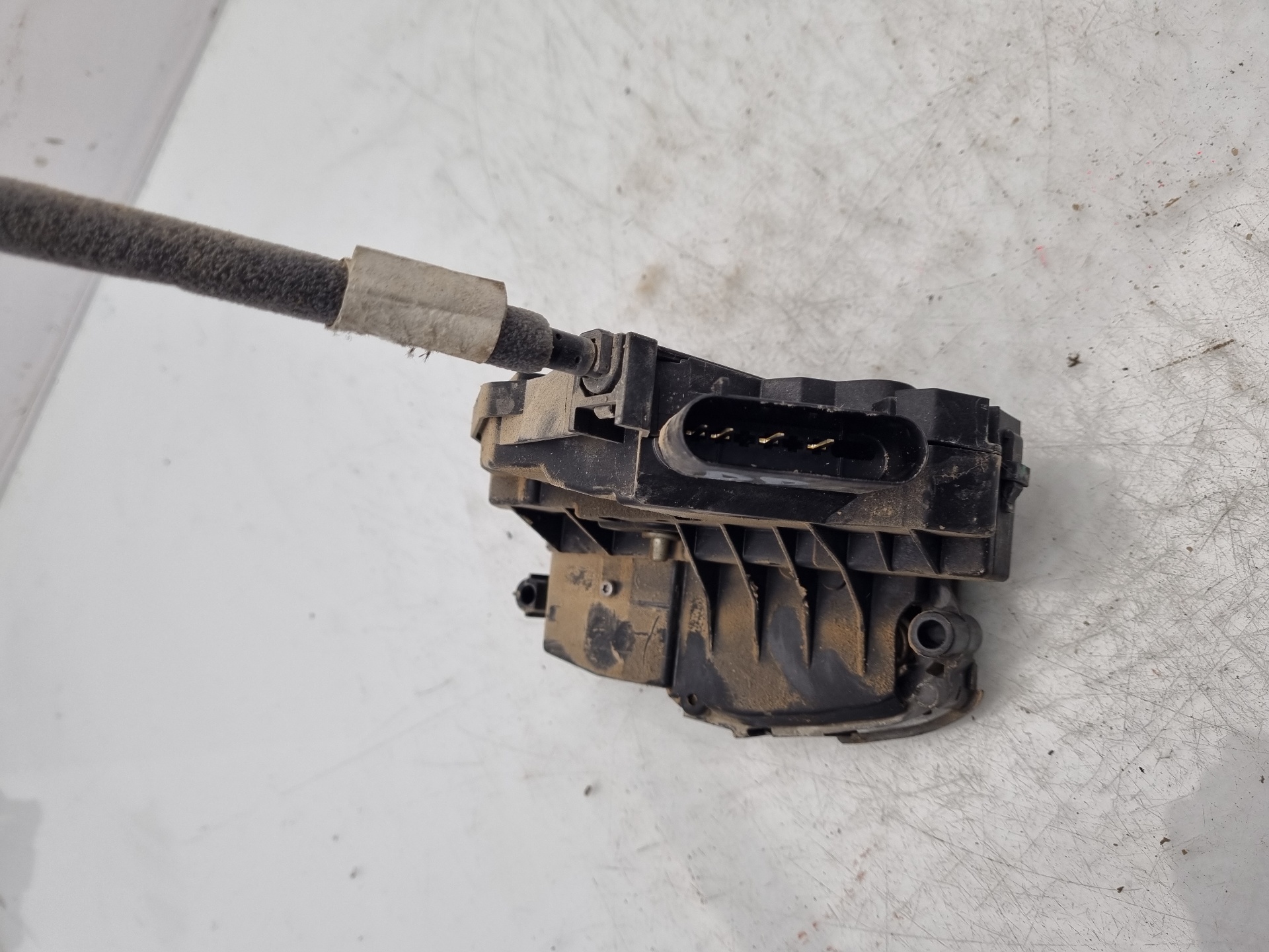 CERRADURA PUERTA DELANTERA DERECHA FORD KUGA UFMA