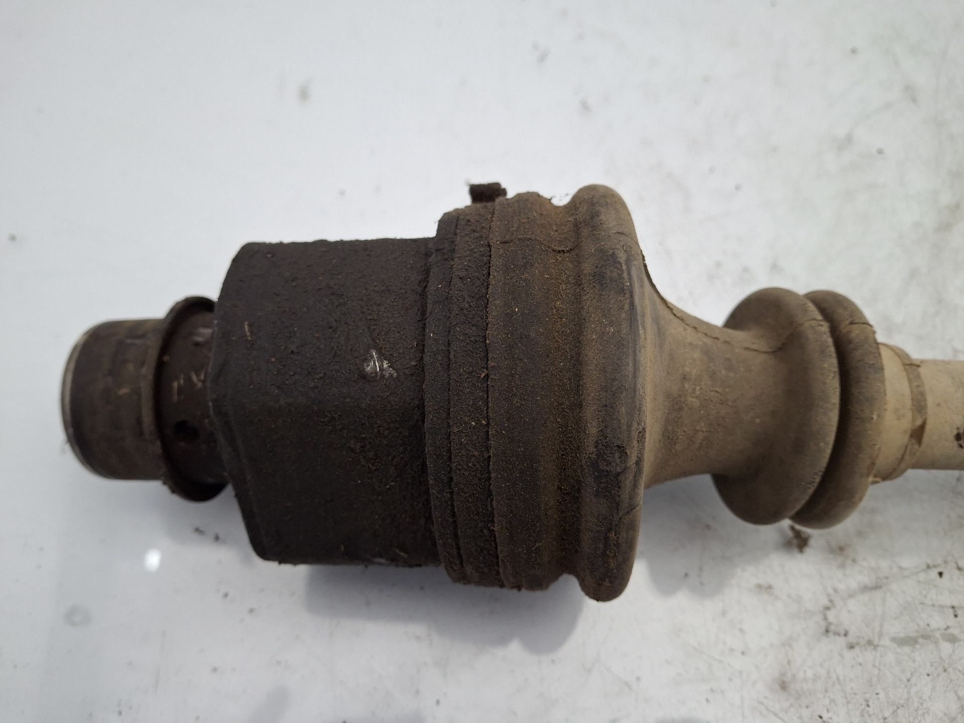 TRANSMISION DELANTERA IZQUIERDA RENAULT TRAFIC J8S