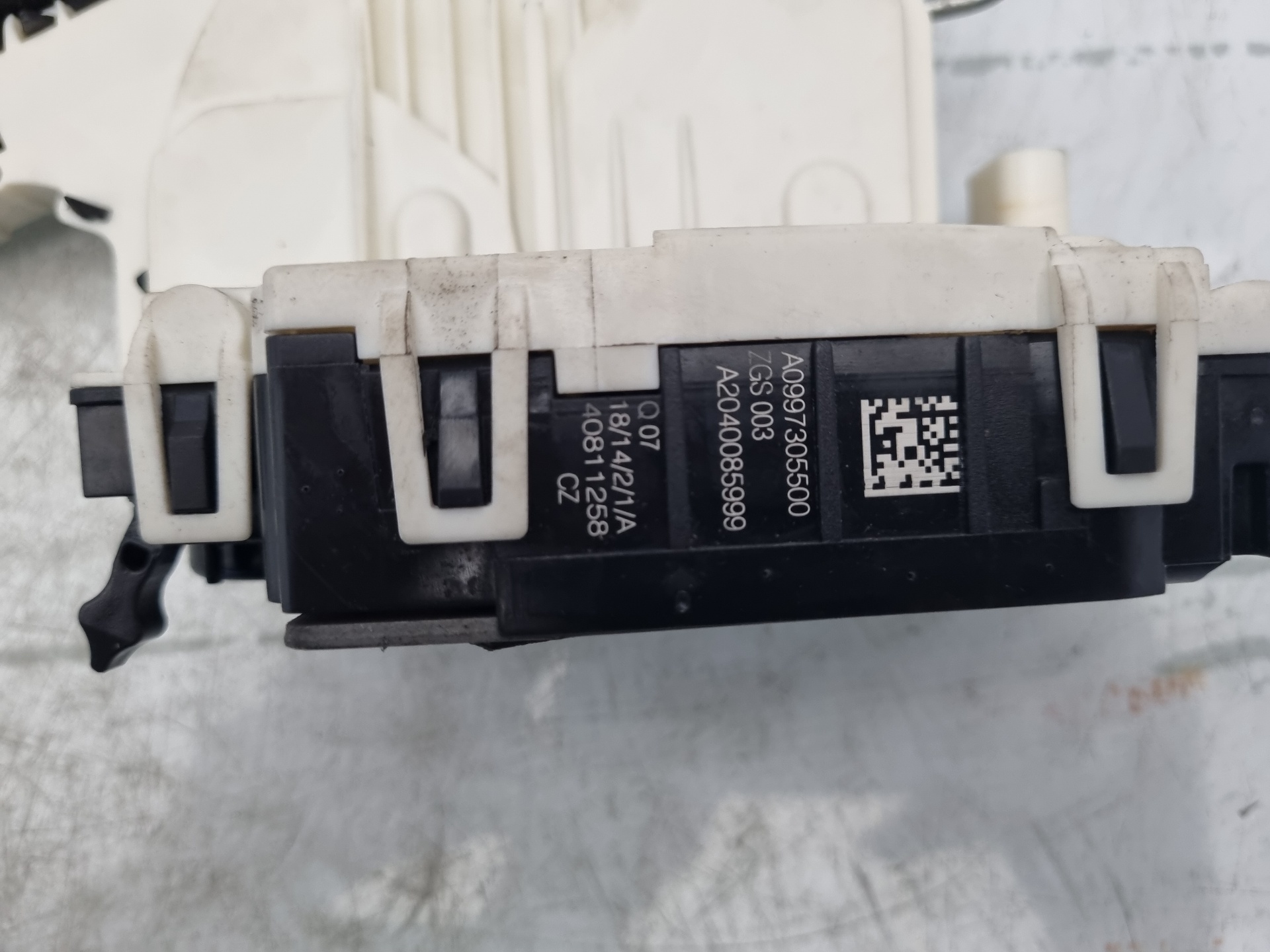 CERRADURA PUERTA TRASERA IZQUIERDA INFINITI Q30 270910