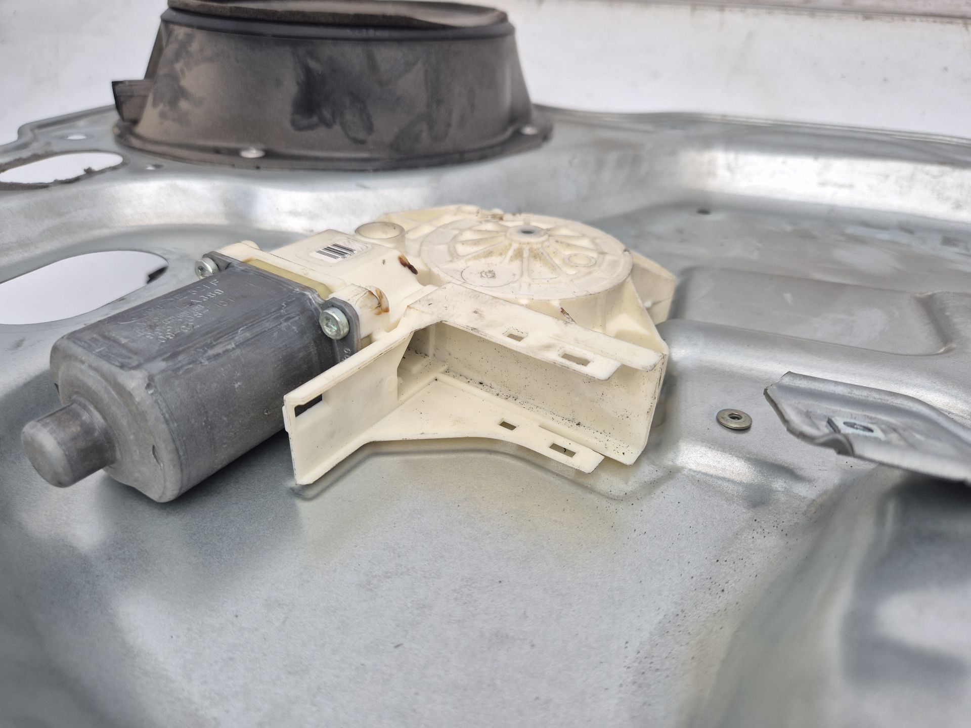 ELEVALUNAS DELANTERO IZQUIERDO FORD FOCUS 