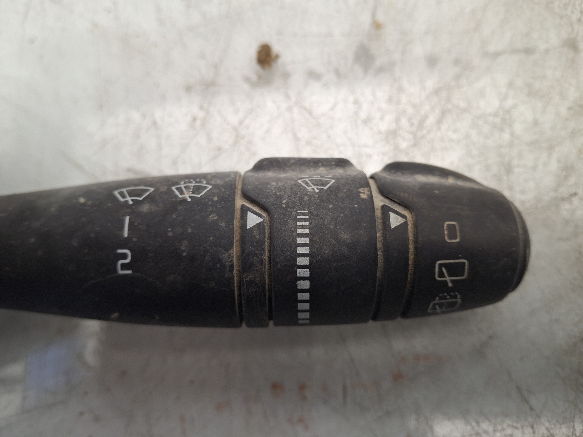 MANDO LIMPIA RENAULT TWINGO K9K 17