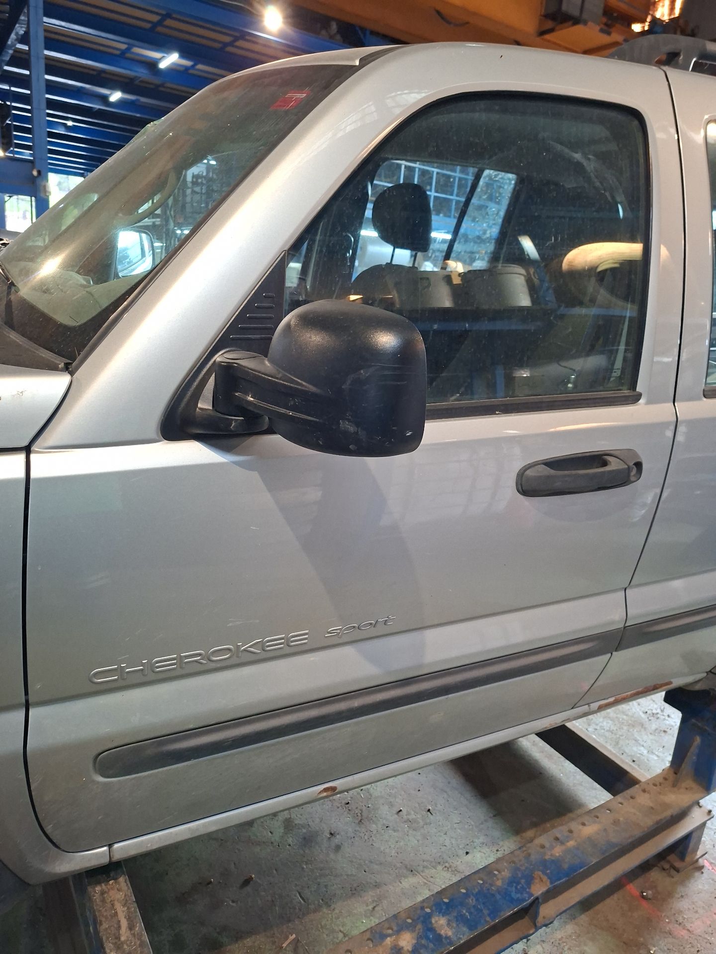 PUERTA DELANTERA IZQUIERDA JEEP CHEROKEE 