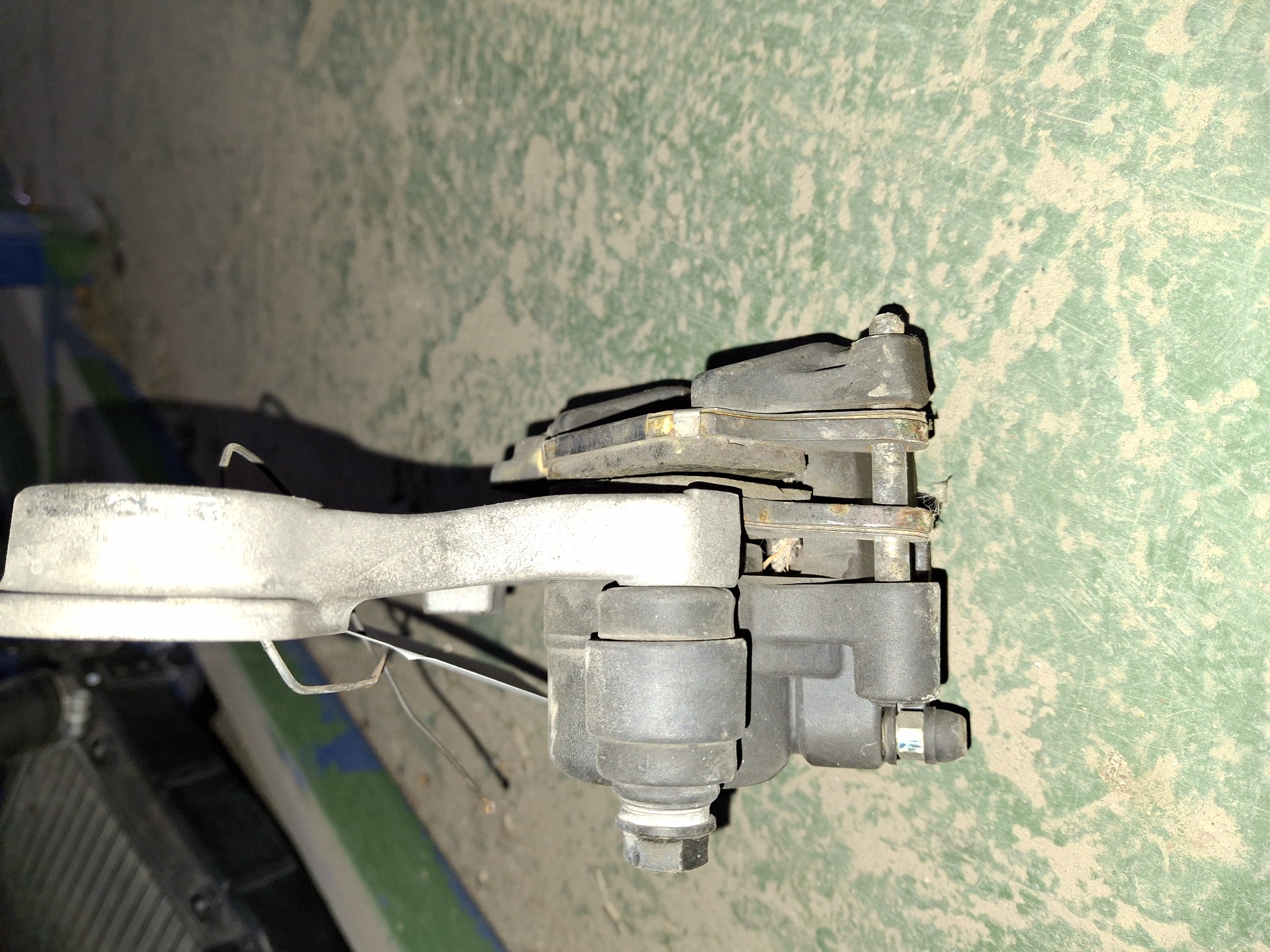 PINZA FRENO TRASERA DERECHA YAMAHA YZF-R G-W509E