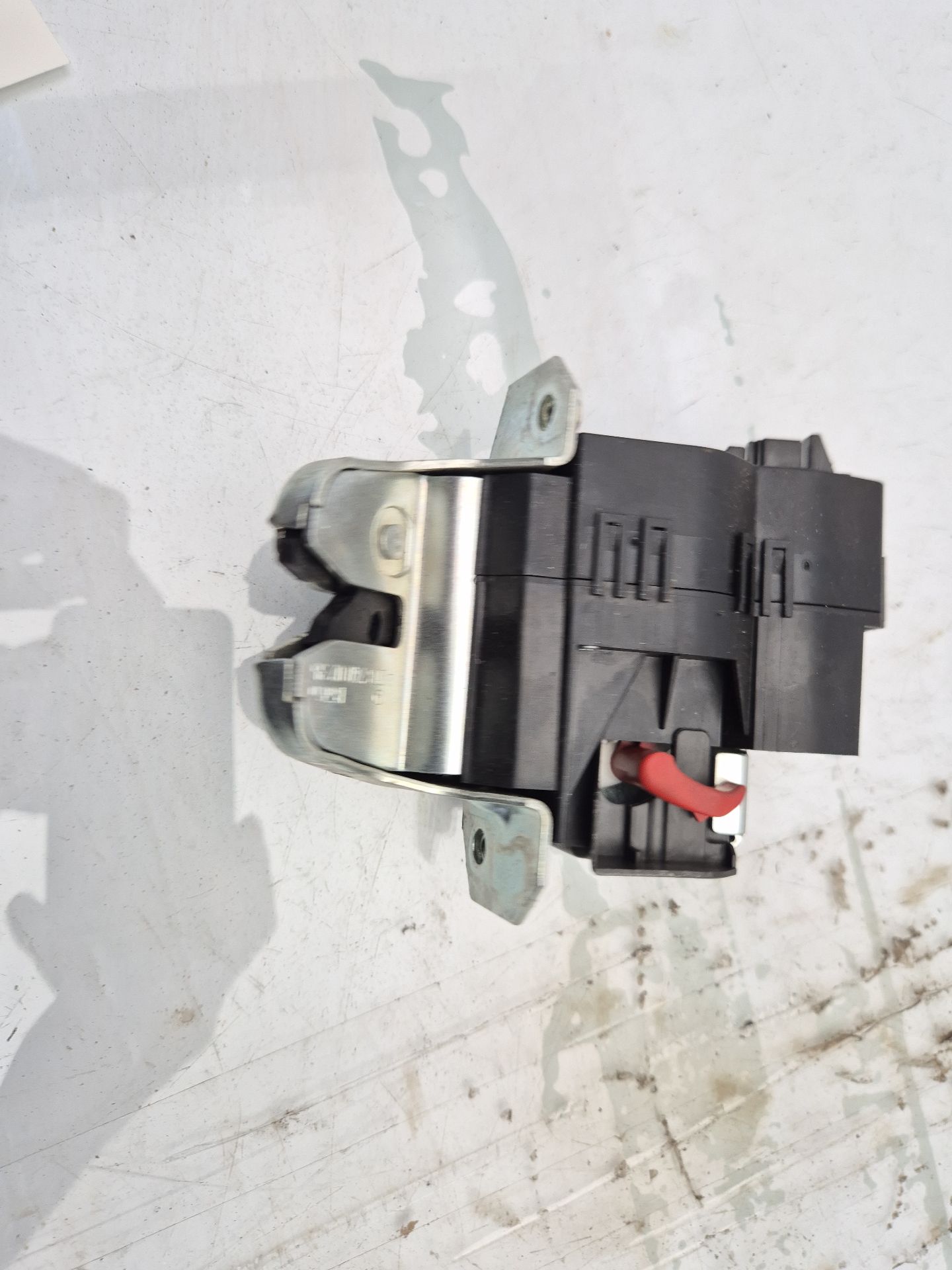 CERRADURA MALETERO / PORTON MERCEDES-BENZ CLASE C 