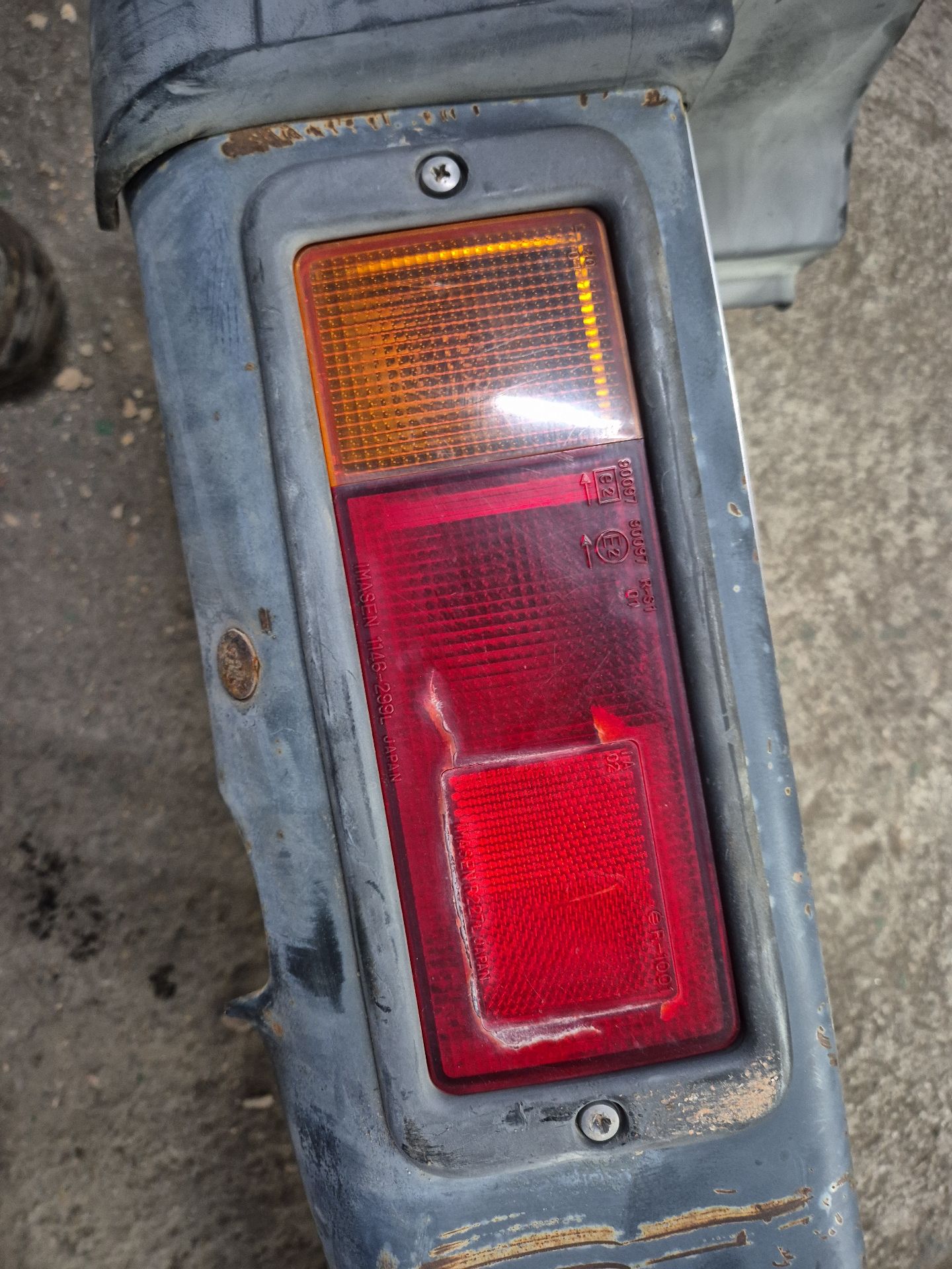 PARAGOLPES TRASERO MITSUBISHI MONTERO 