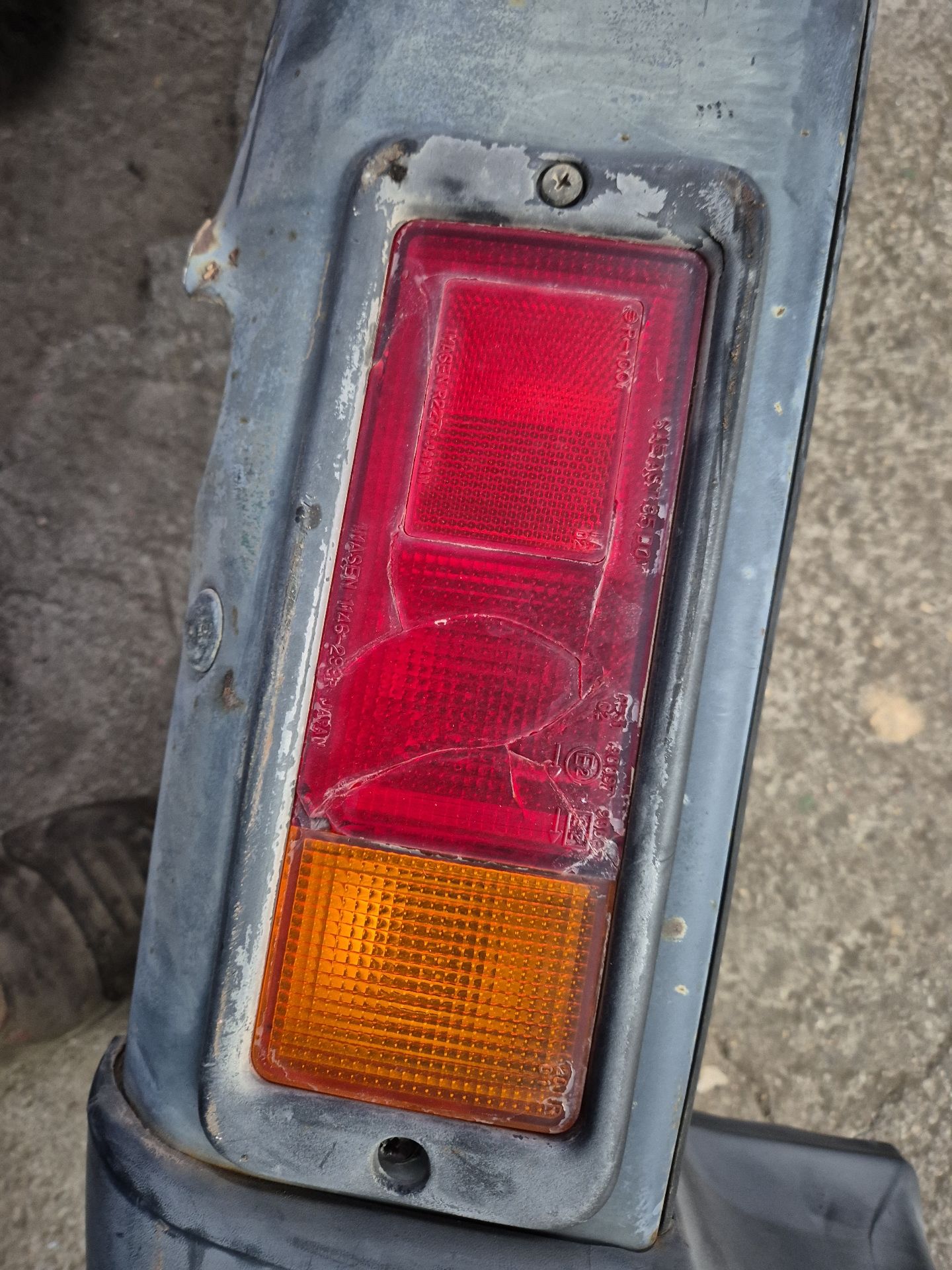 PARAGOLPES TRASERO MITSUBISHI MONTERO 