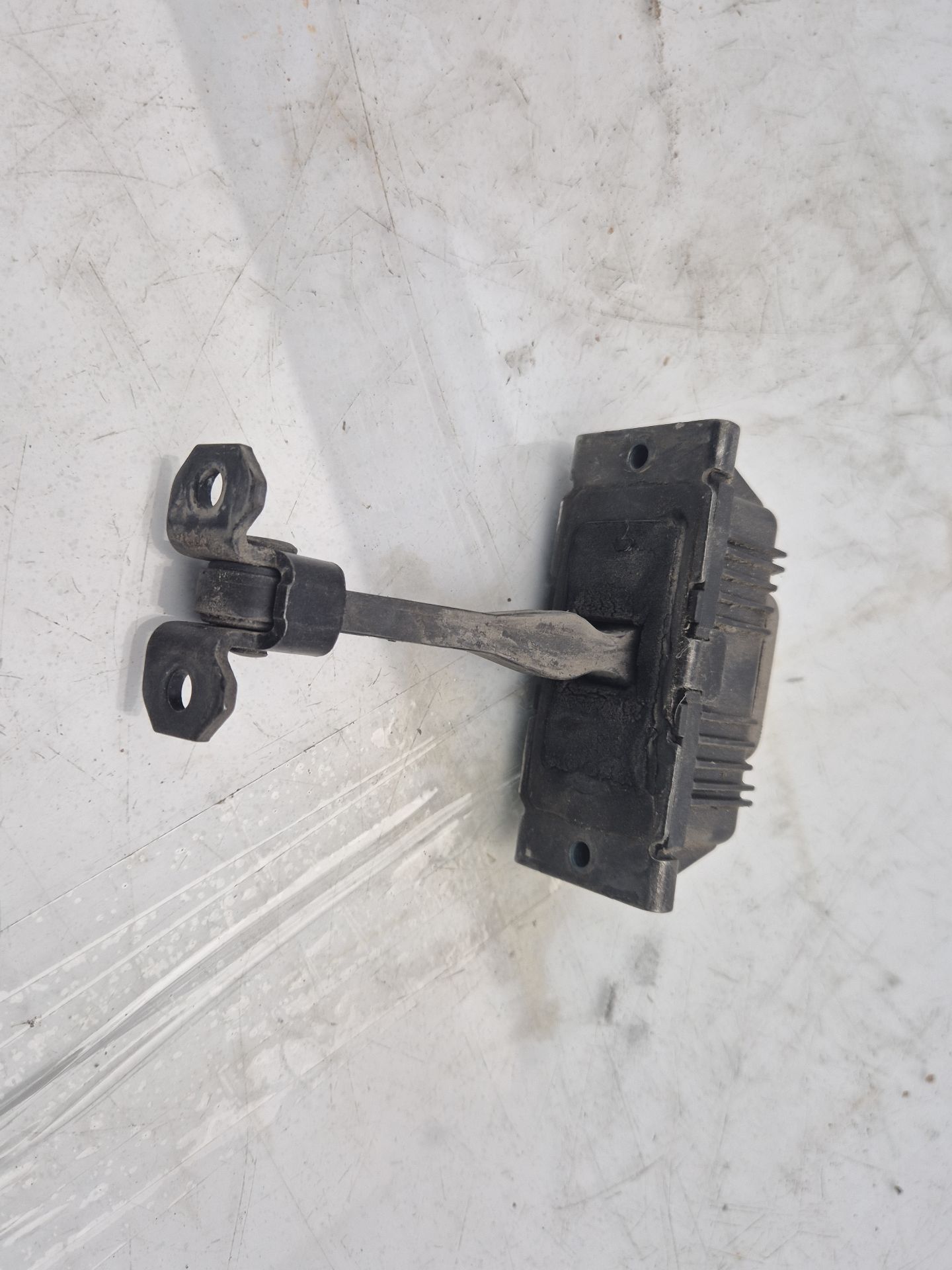 RETENEDOR PUERTA MERCEDES-BENZ VITO 