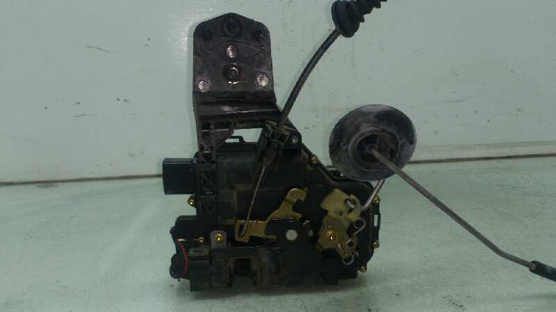 CERRADURA PUERTA DELANTERA DERECHA VOLKSWAGEN GOLF ASV