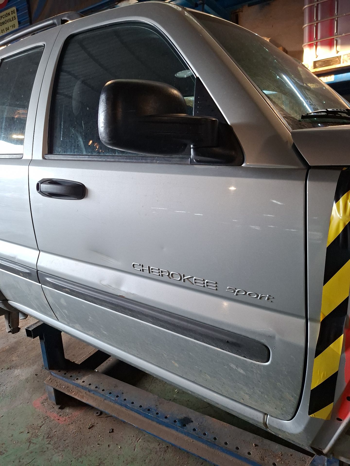 PUERTA DELANTERA DERECHA JEEP CHEROKEE 
