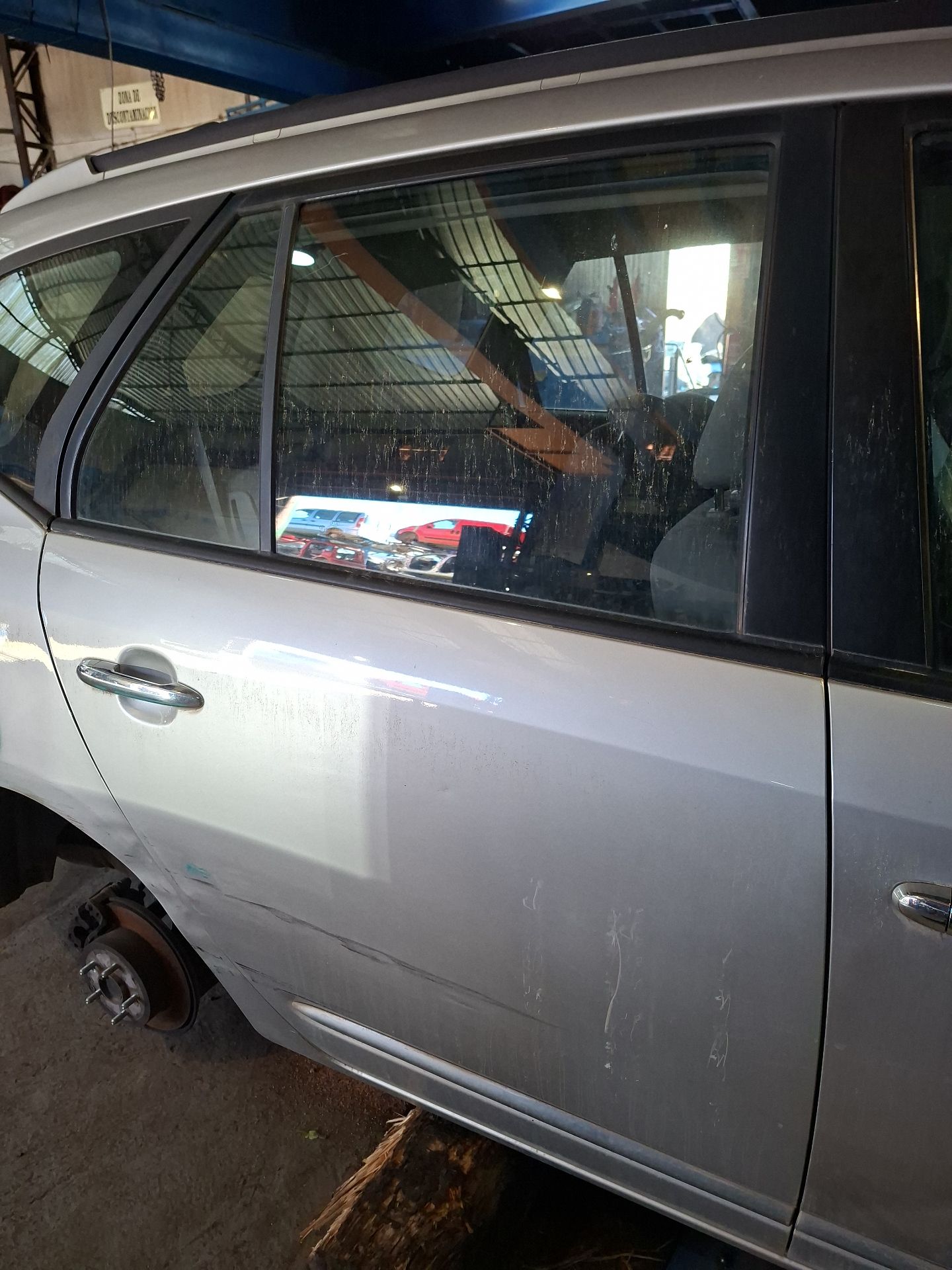 PUERTA TRASERA DERECHA KIA CARENS 
