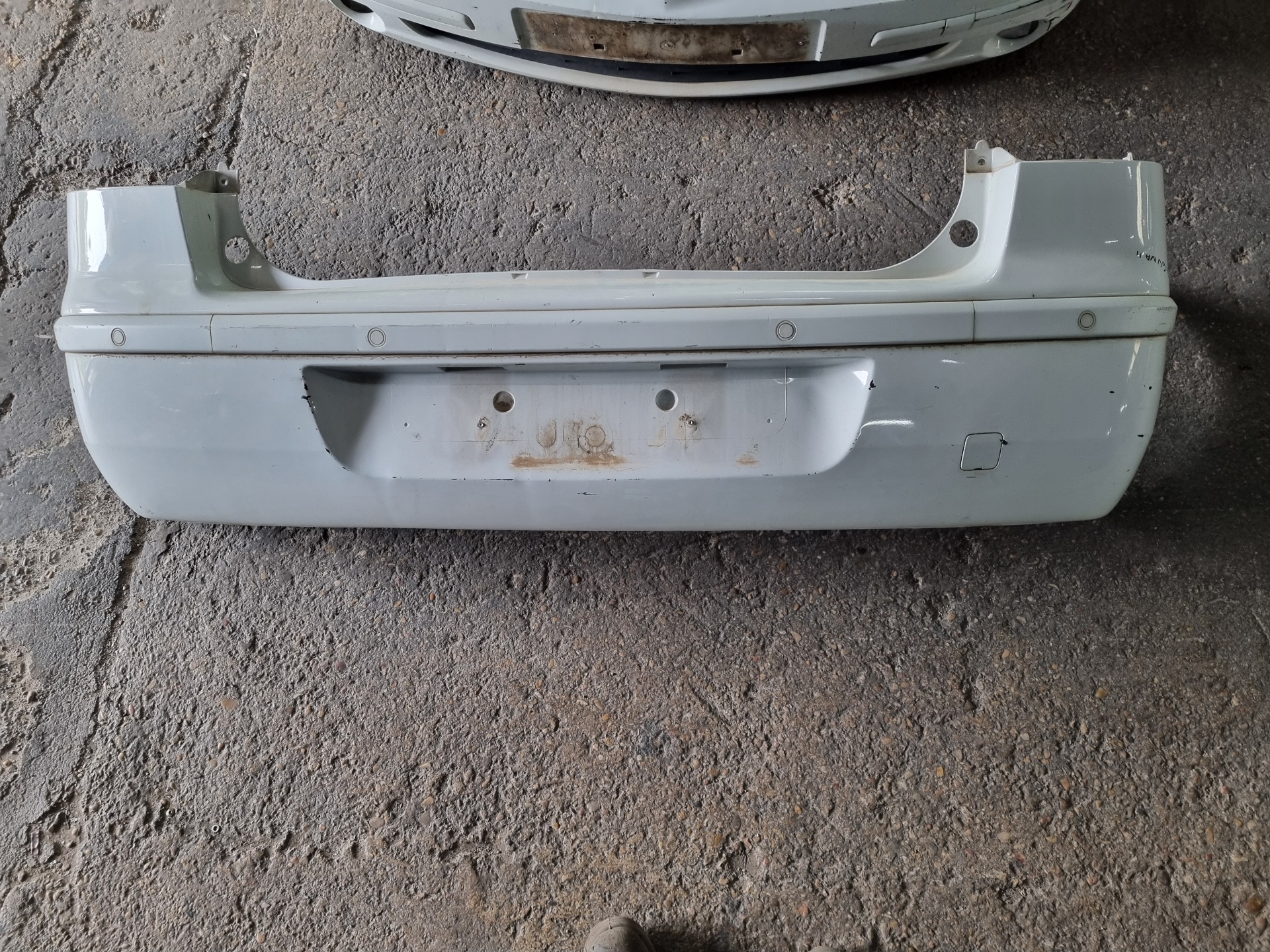 PARAGOLPES TRASERO RENAULT LAGUNA F9Q D6