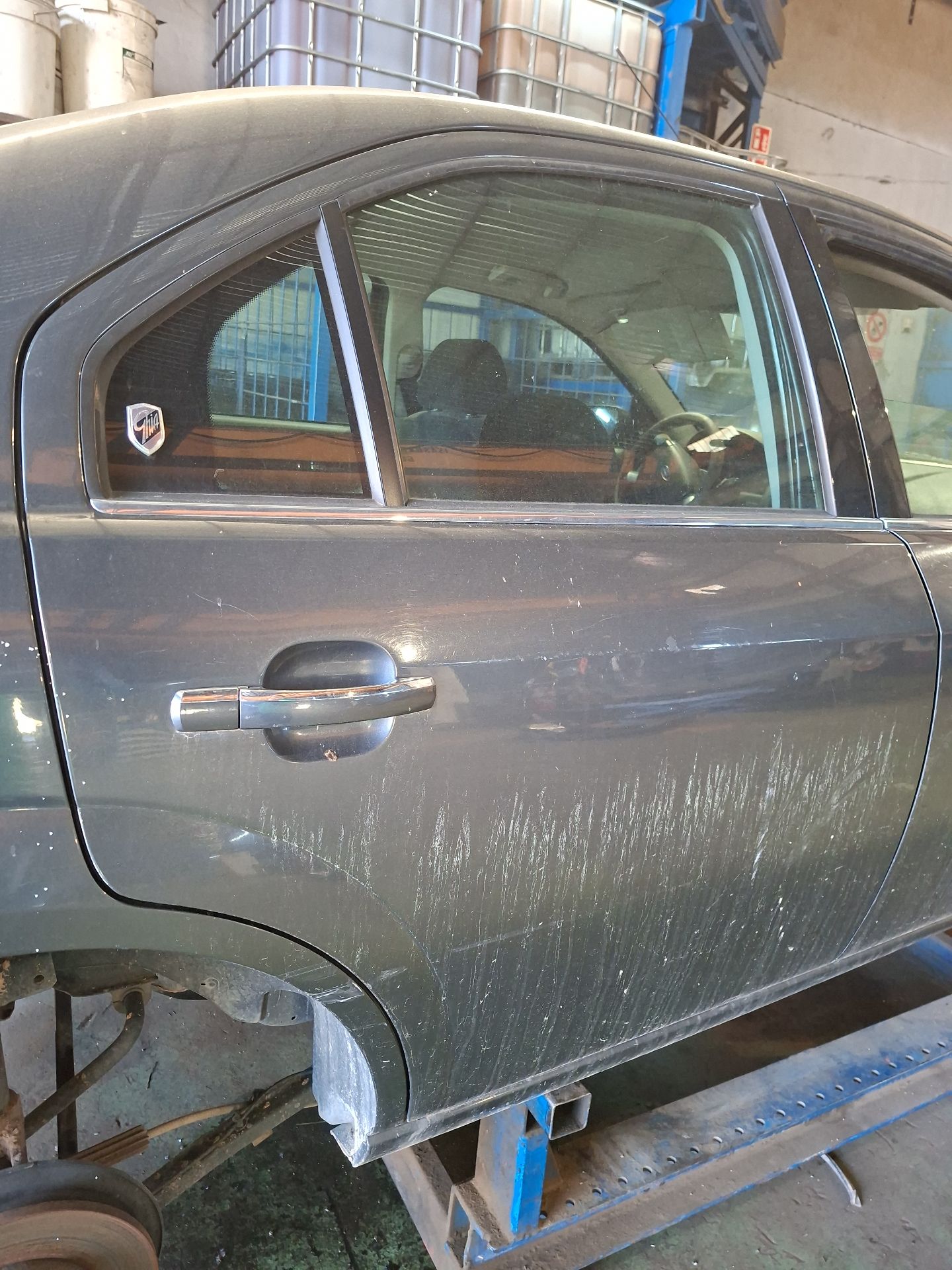 PUERTA TRASERA DERECHA FORD MONDEO 