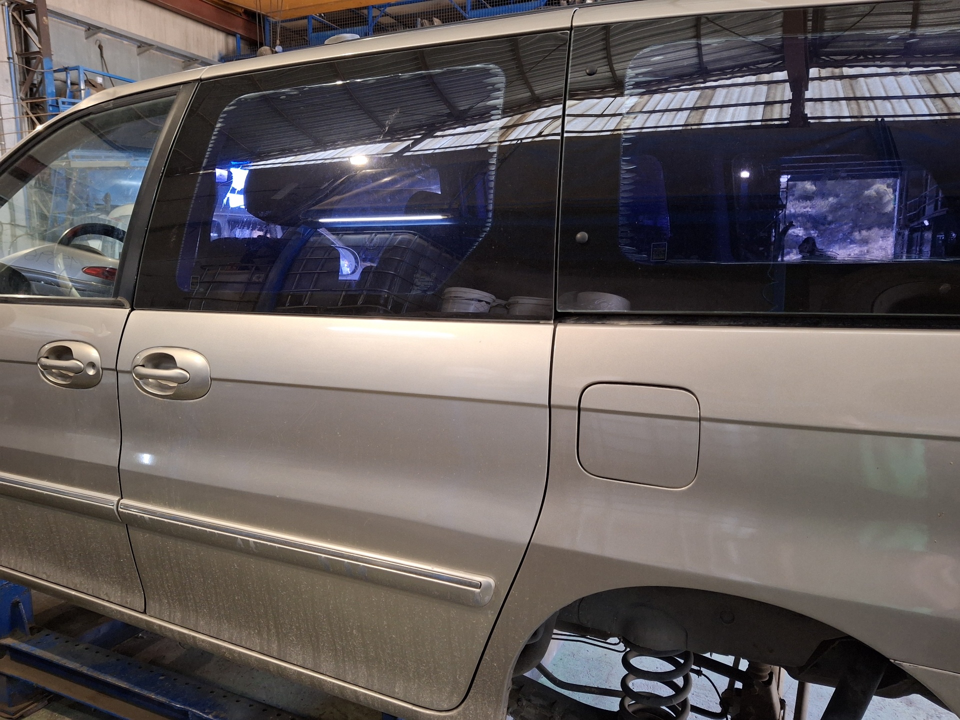 PUERTA LATERAL CORREDERA IZQUIERDA KIA CARNIVAL D/J3