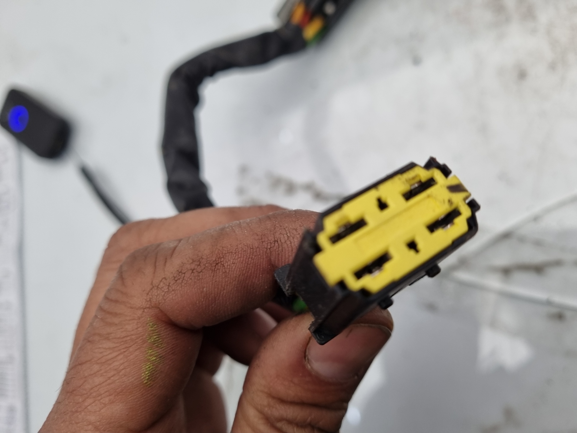 CONMUTADOR DE ARRANQUE DACIA SANDERO K9K E8