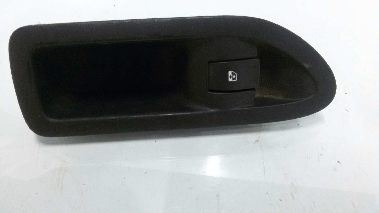 MANDO ELEVALUNAS TRASERO DERECHO RENAULT LAGUNA F9Q C7