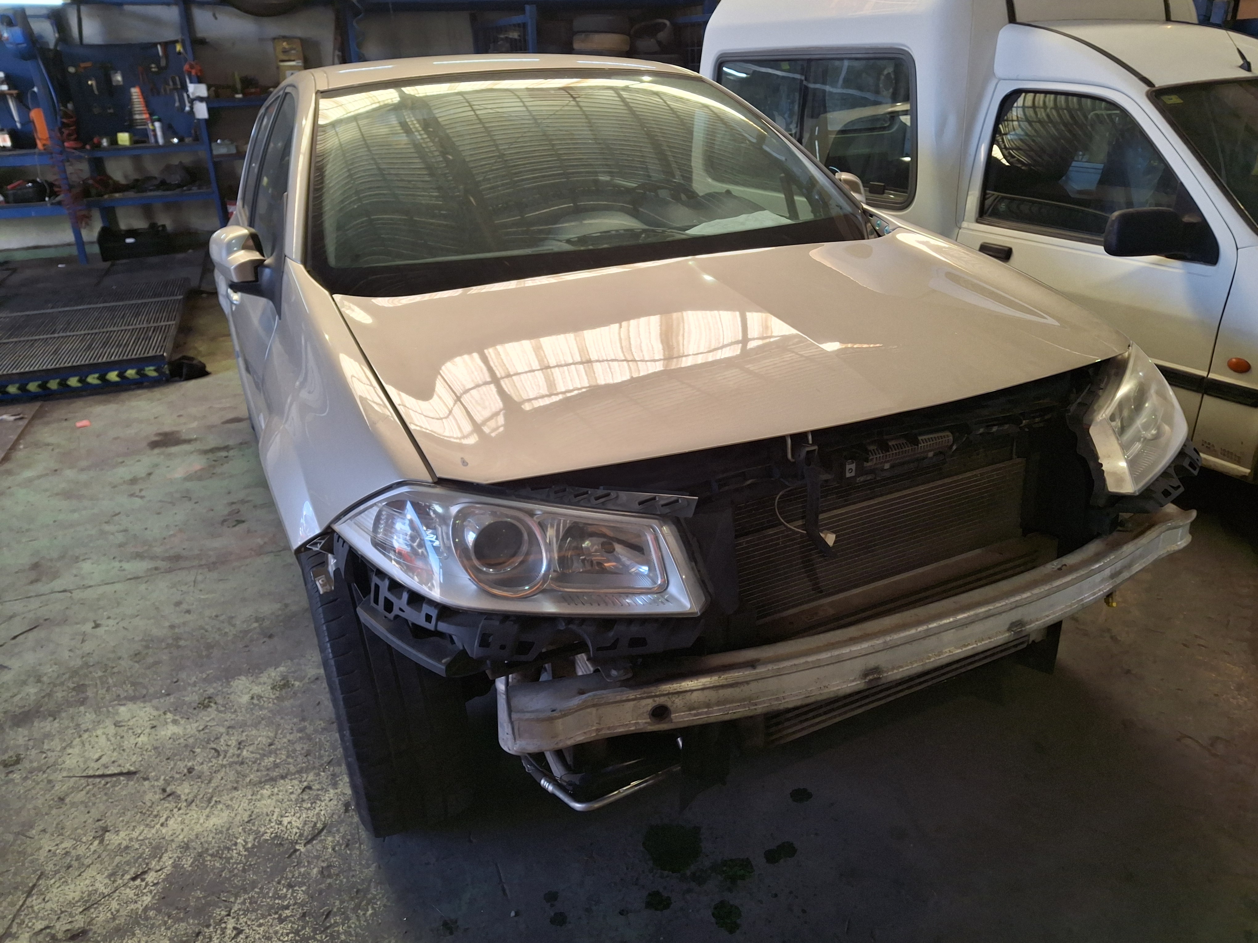 PILOTO TRASERO IZQUIERDO RENAULT MEGANE 