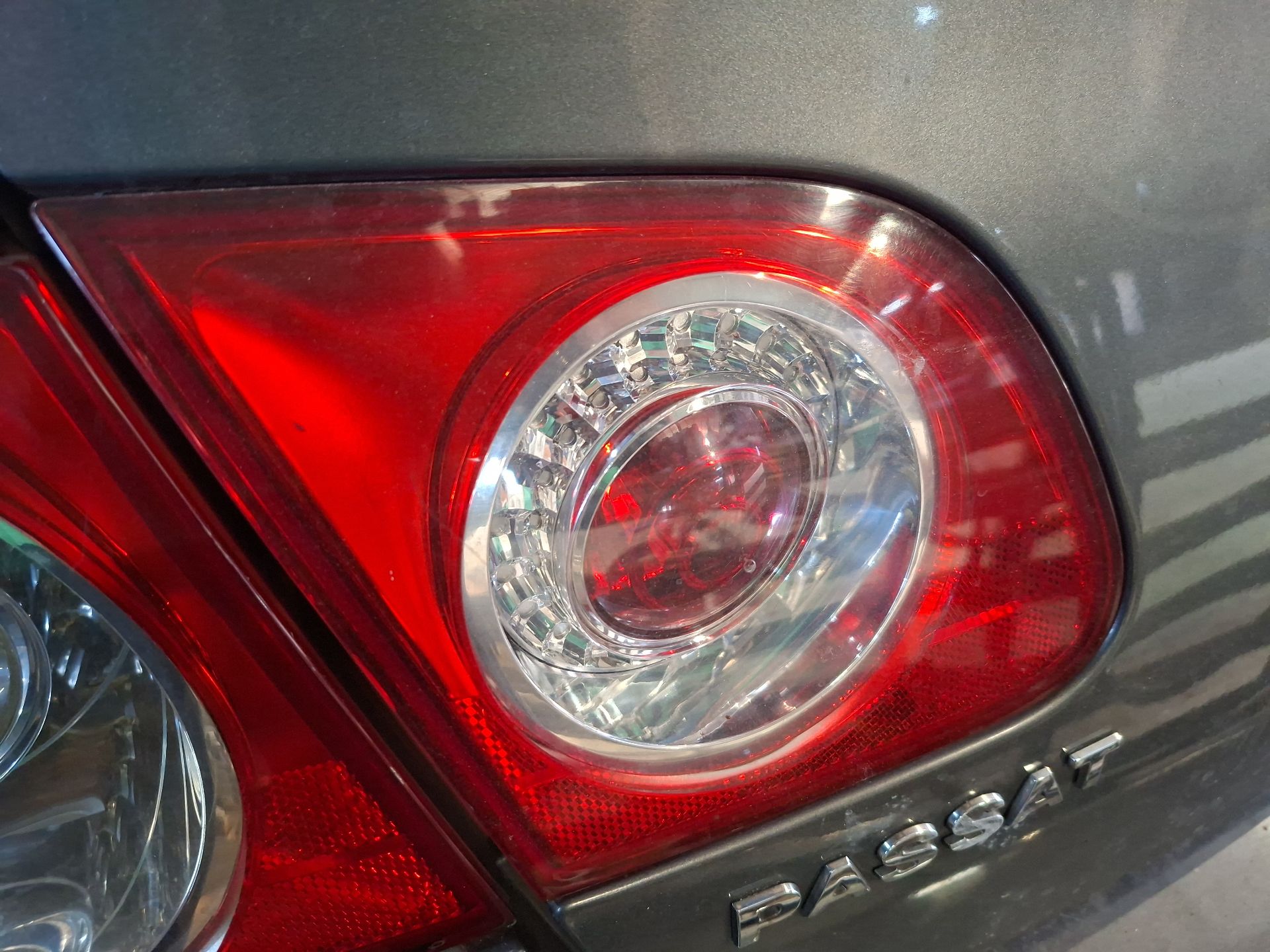 PILOTO TRASERO IZQUIERDO VOLKSWAGEN PASSAT 