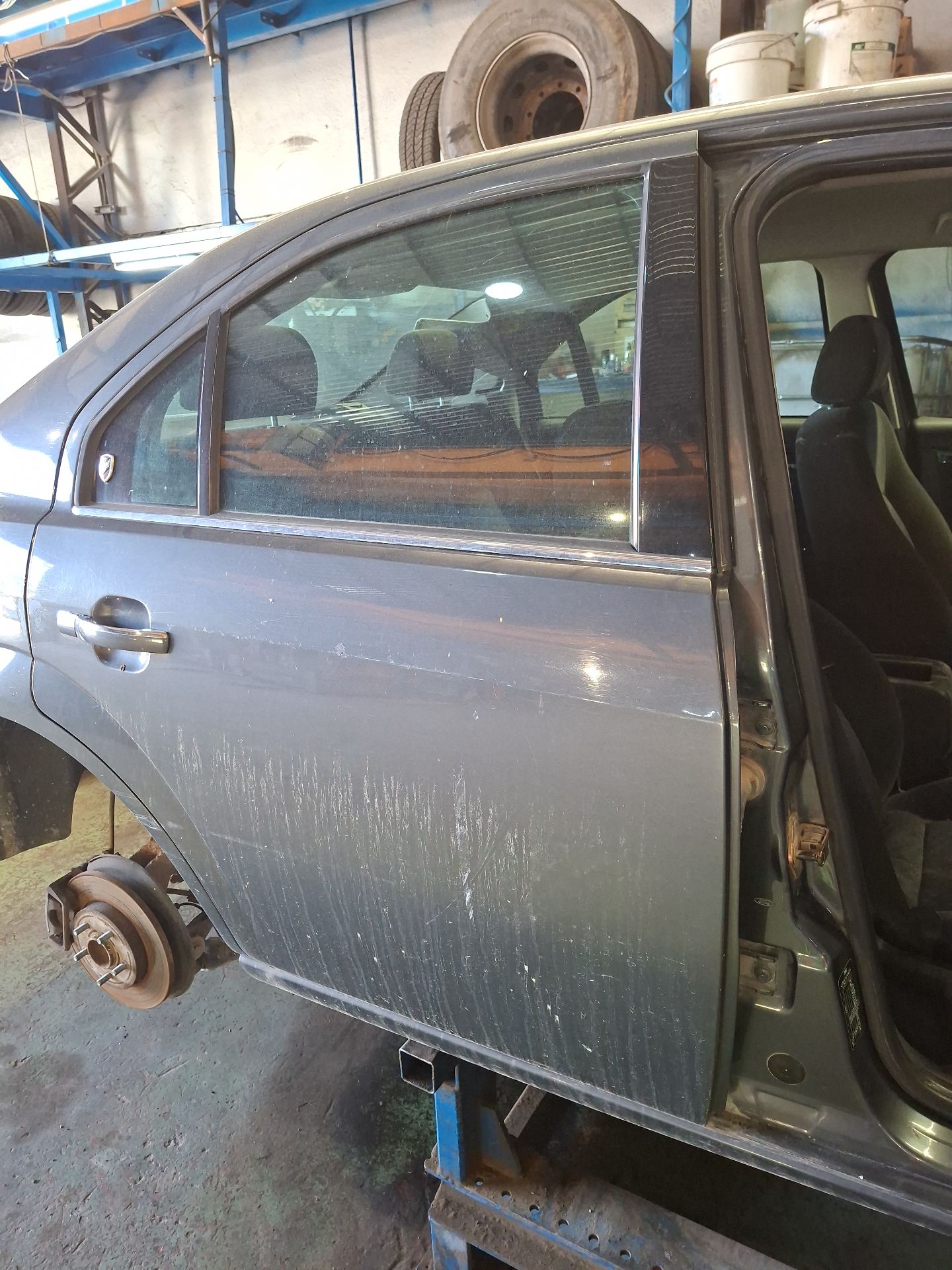 PUERTA TRASERA DERECHA FORD MONDEO 