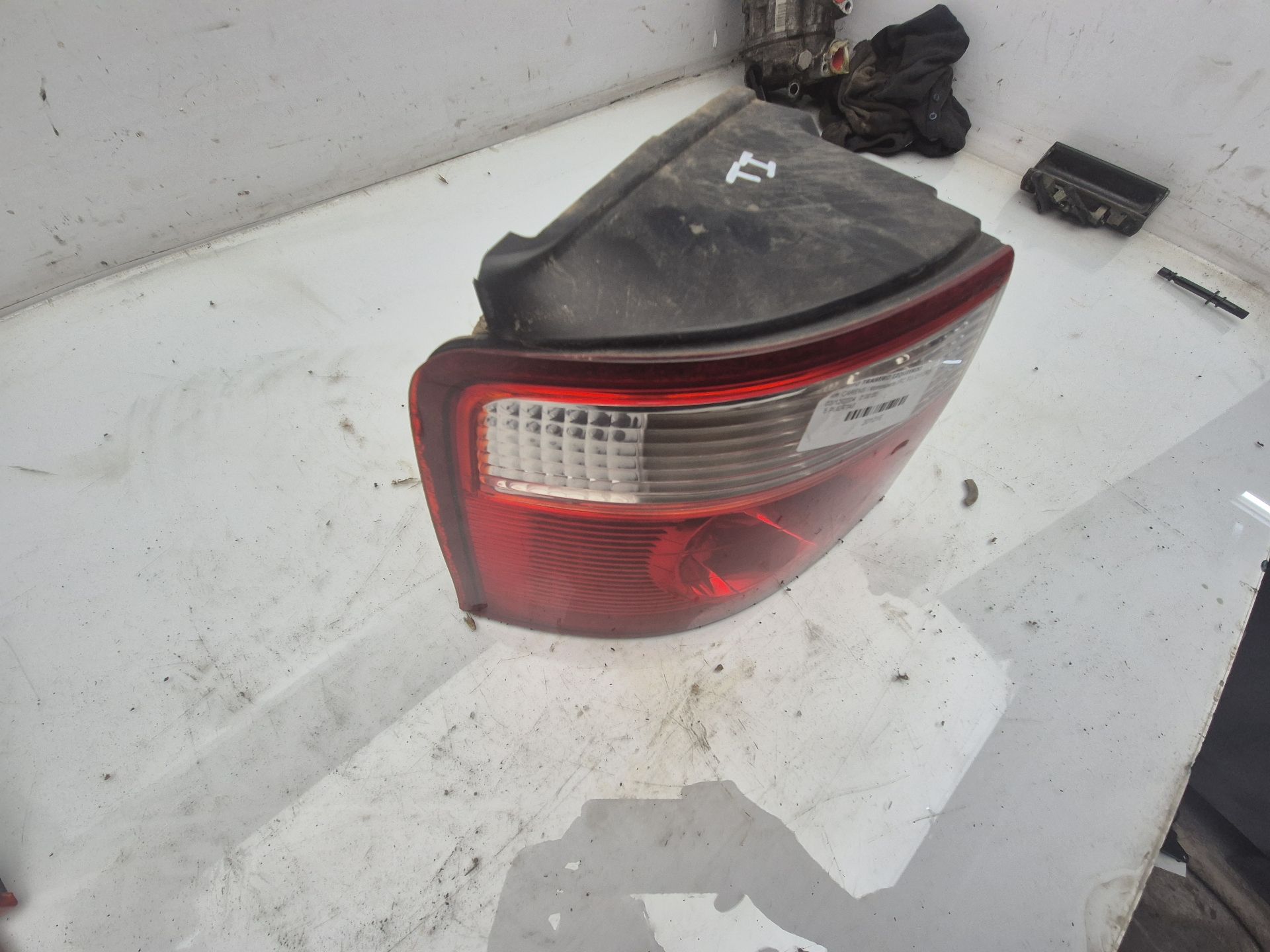 PILOTO TRASERO IZQUIERDO KIA CARENS 