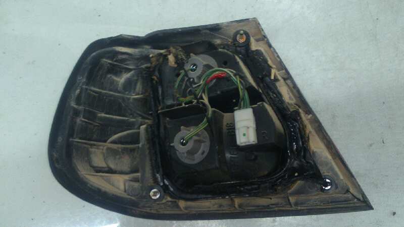 PILOTO TRASERO DERECHO NISSAN ALMERA CD20