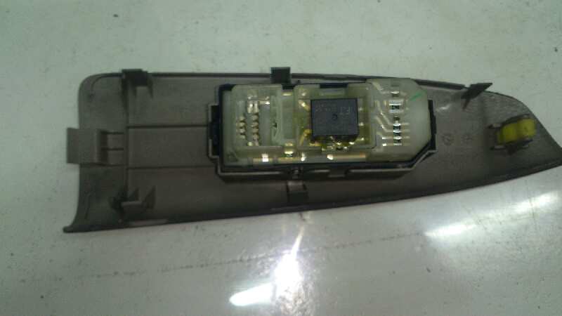 MANDO ELEVALUNAS DELANTERO DERECHO TOYOTA COROLLA 1ZZFE