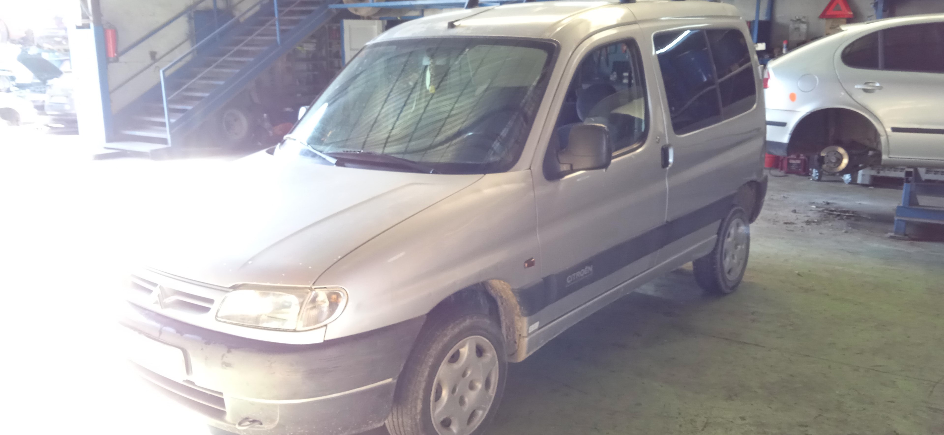 FARO DERECHO CITROEN BERLINGO WJZ