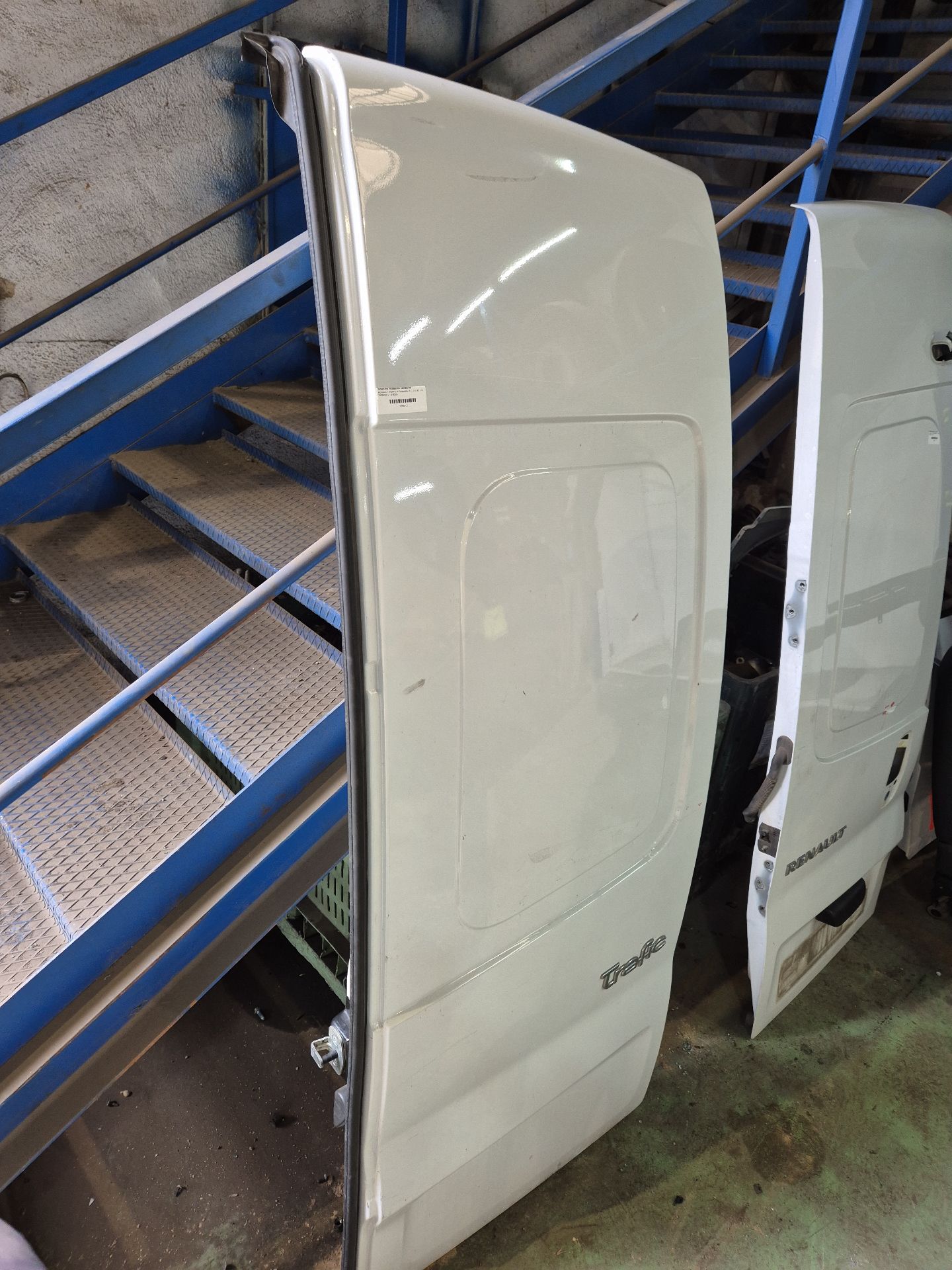 PORTON TRASERO DERECHO RENAULT TRAFIC 