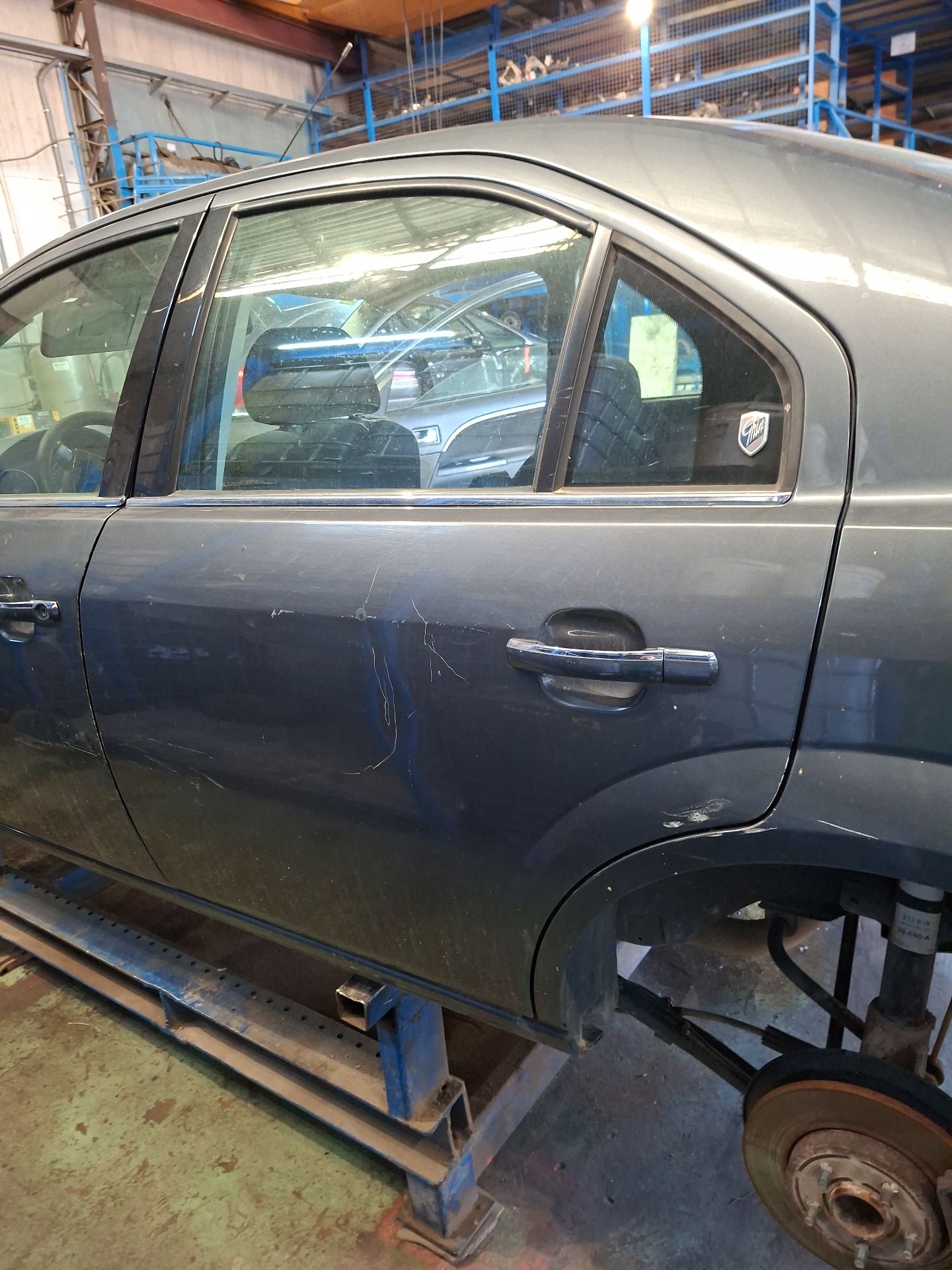 PUERTA TRASERA IZQUIERDA FORD MONDEO 