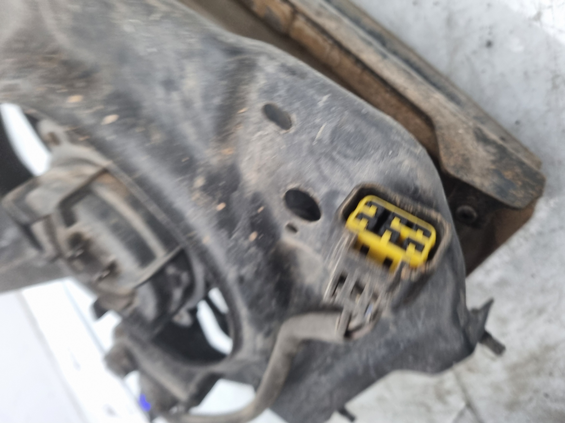 FARO DERECHO ISUZU TROOPER 4JX1