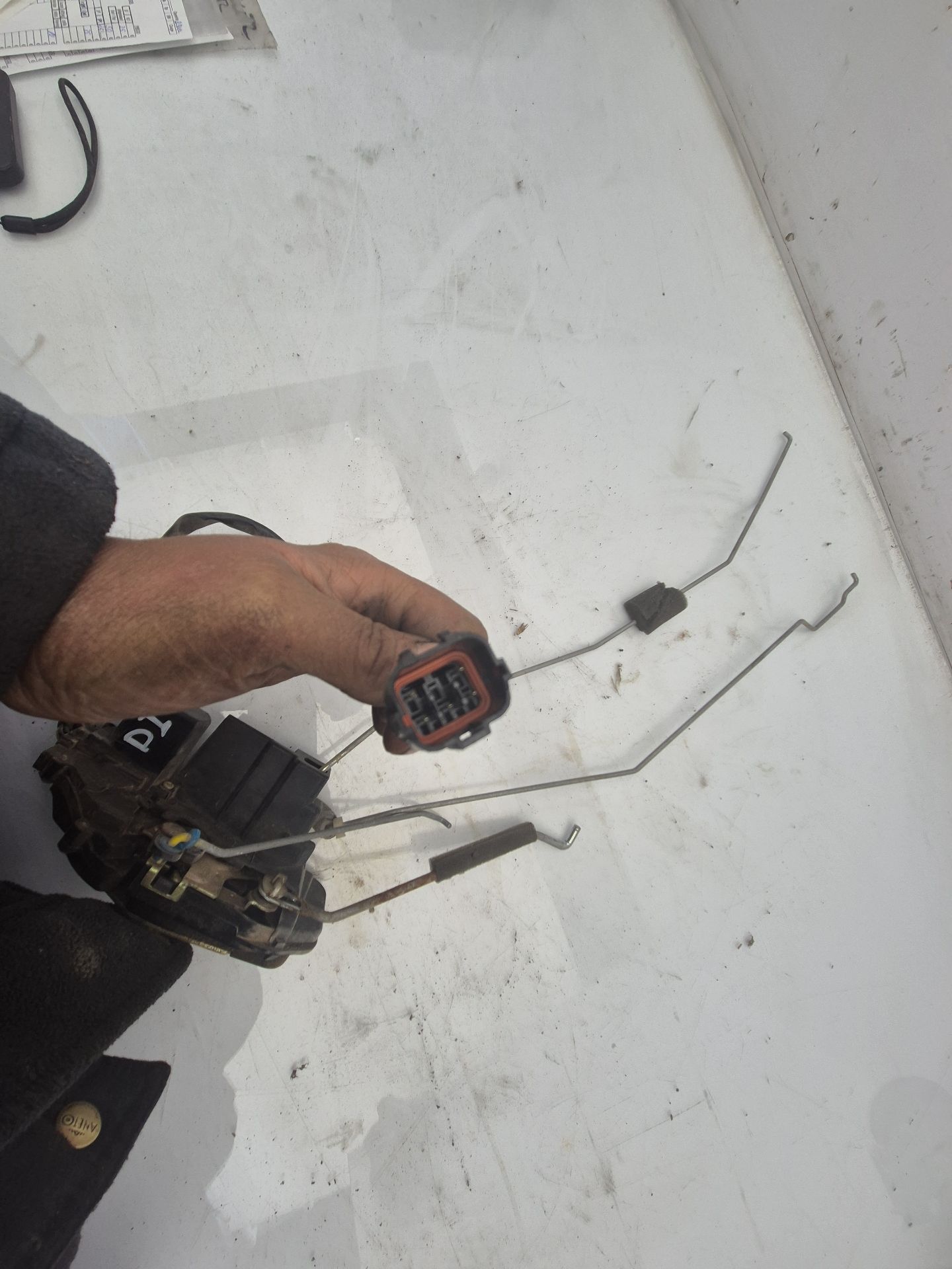 CERRADURA PUERTA DELANTERA IZQUIERDA KIA CARENS 