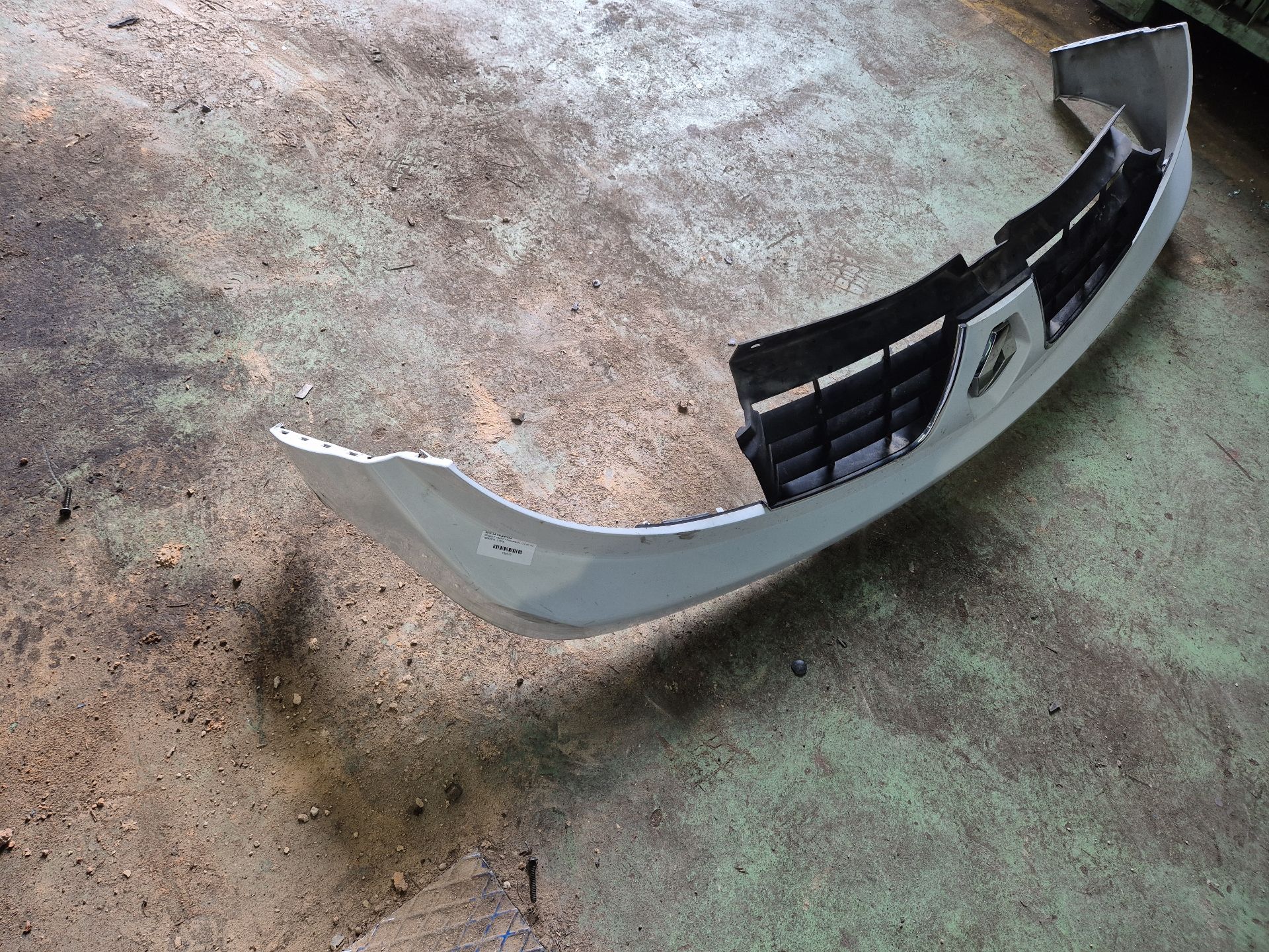 REJILLA DELANTERA RENAULT TRAFIC 