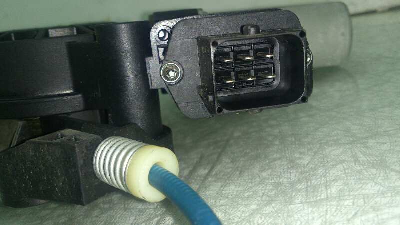 ELEVALUNAS DELANTERO IZQUIERDO OPEL CORSA Z17DTR