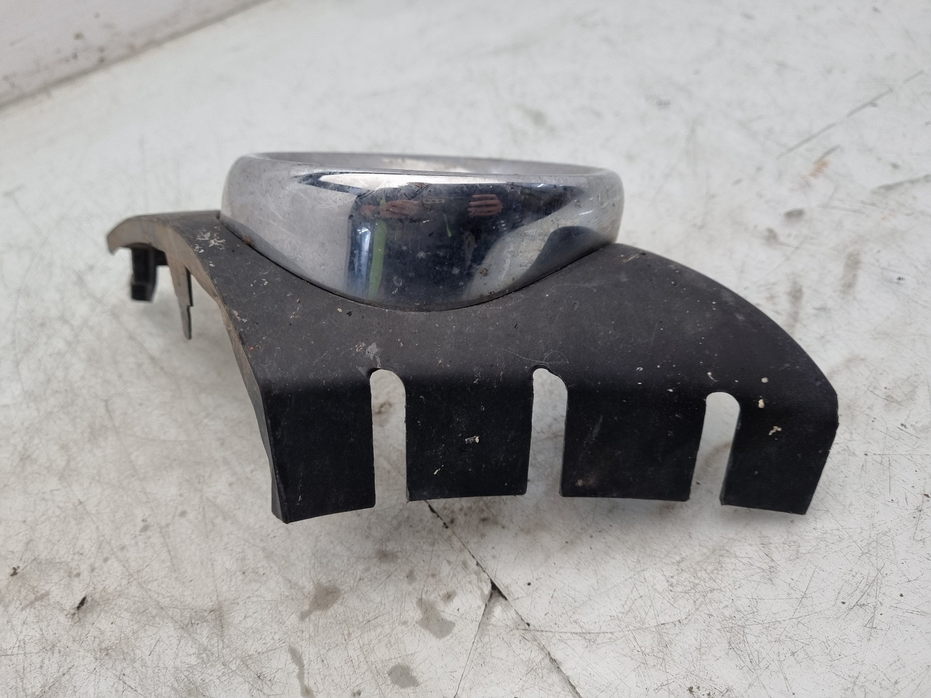 REJILLA PARAGOLPES IZQUIERDA PEUGEOT 207/207+ KFU