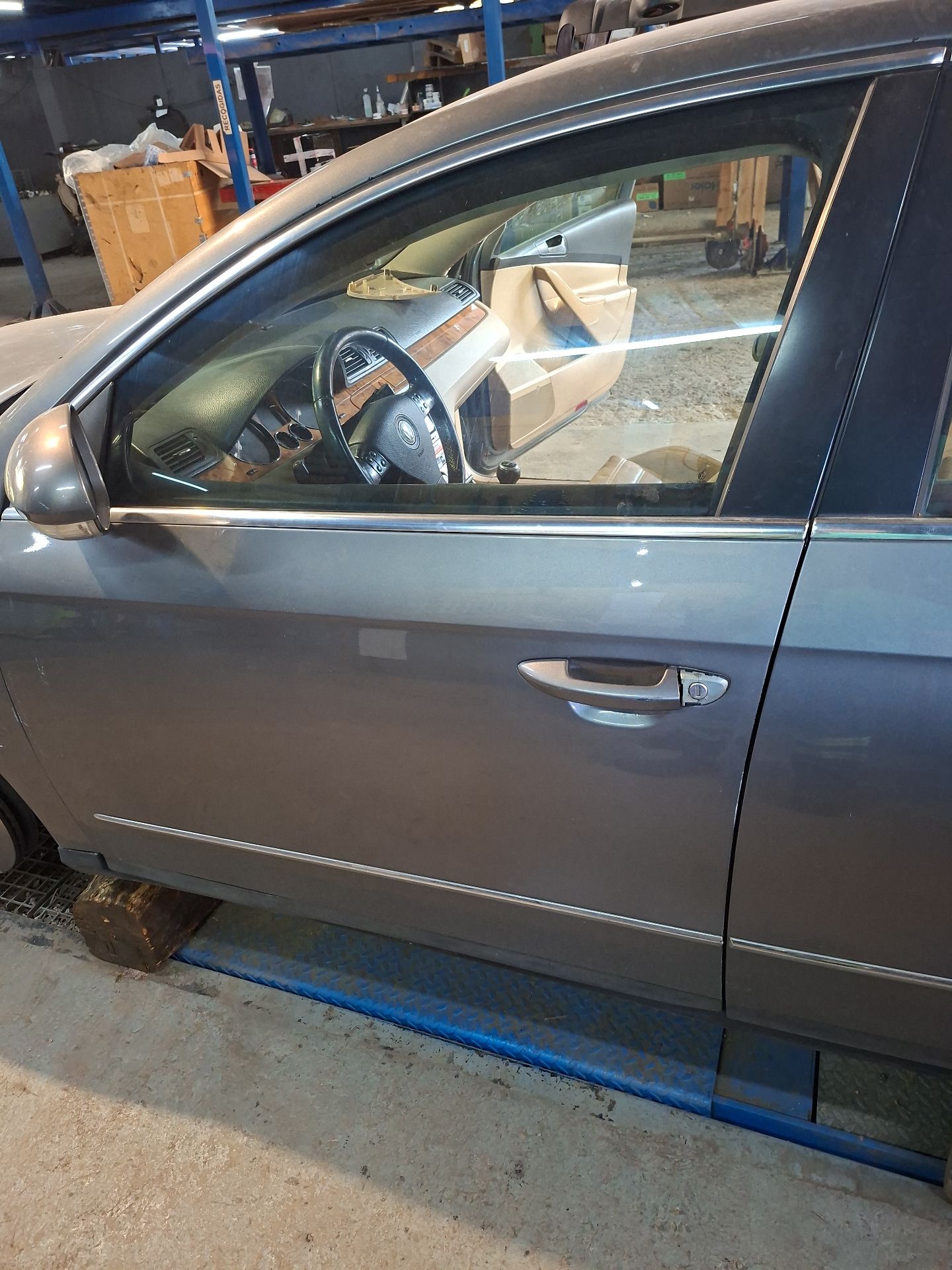 PUERTA DELANTERA IZQUIERDA VOLKSWAGEN PASSAT 