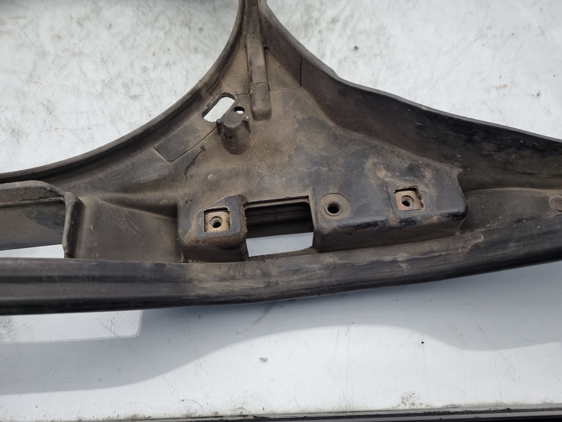 CALANDRA DELANTERA DE RADIADOR VOLKSWAGEN PASSAT AFN