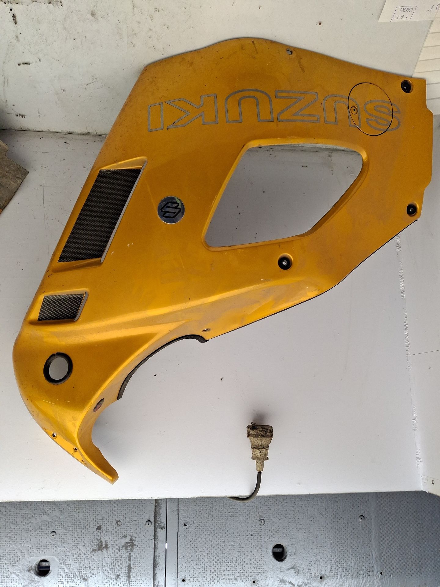 CARENADO DELANTERO DERECHO SUZUKI GSX 