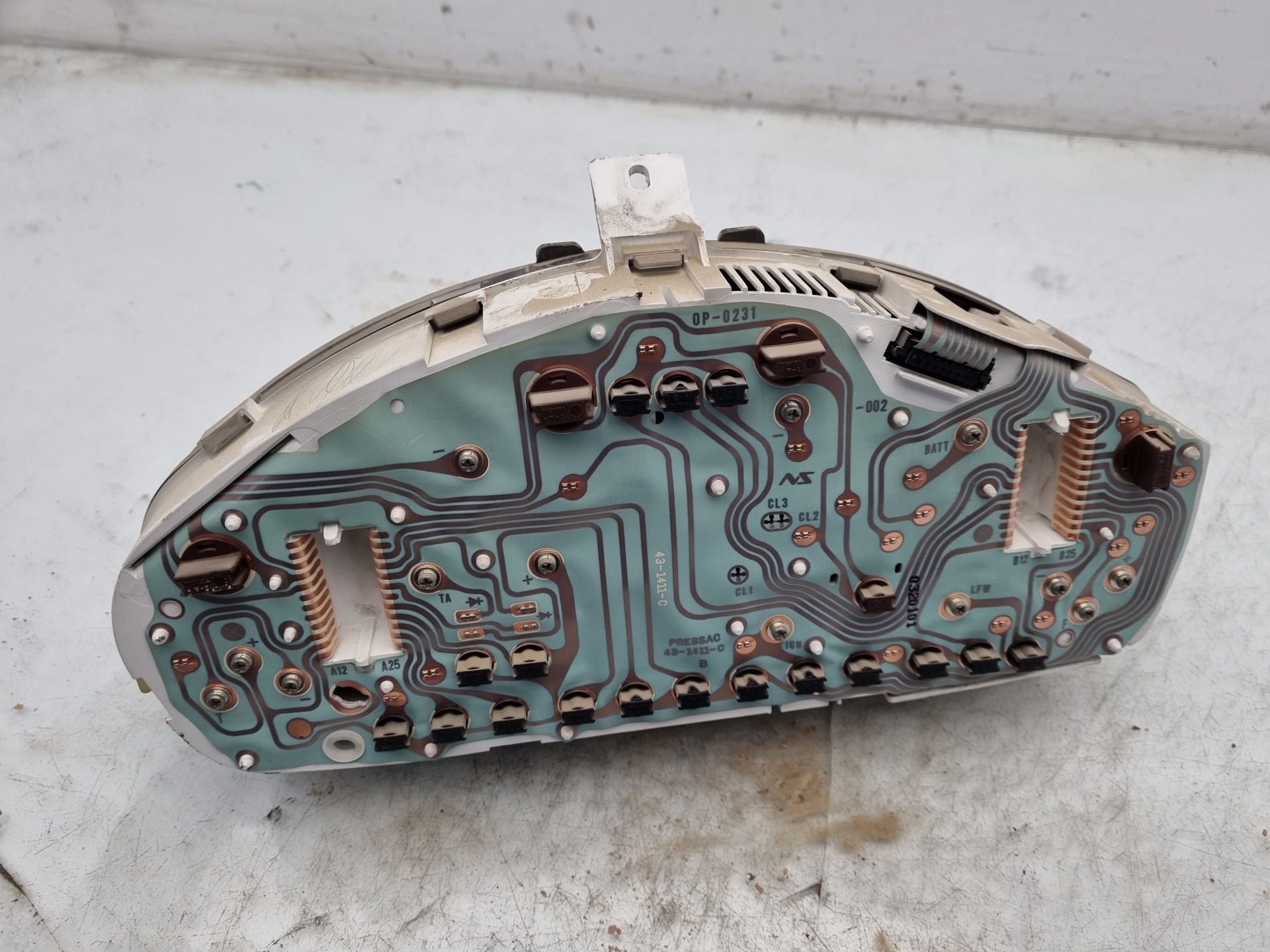 CUADRO INSTRUMENTOS MITSUBISHI CARISMA 4G92