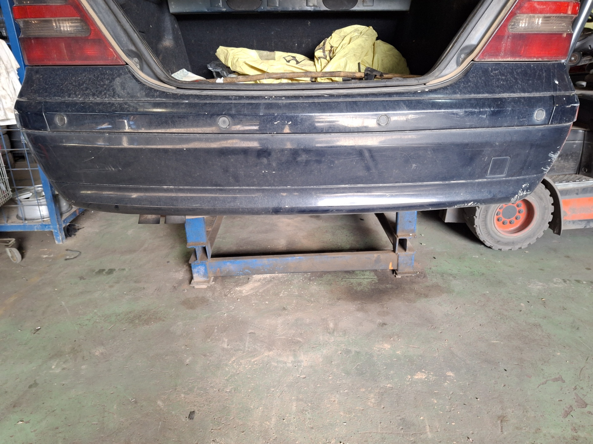 PARAGOLPES TRASERO MERCEDES-BENZ CLASE C OM612962