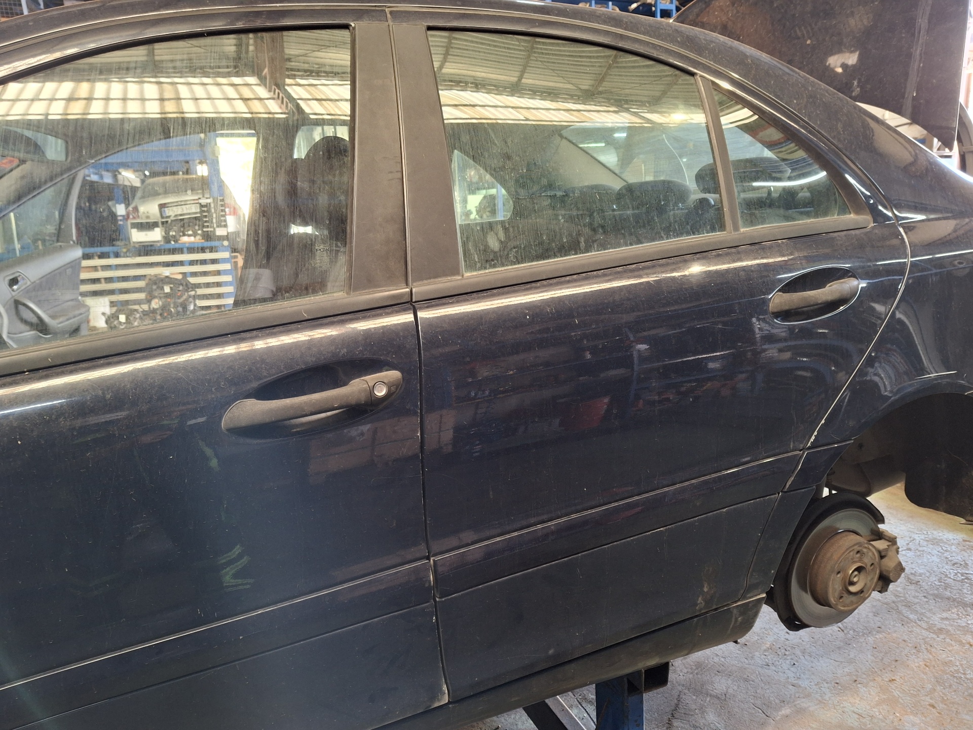 PUERTA TRASERA IZQUIERDA MERCEDES-BENZ CLASE C OM612962