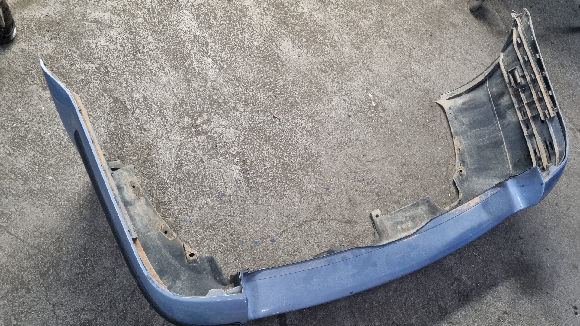 PARAGOLPES TRASERO VOLKSWAGEN PASSAT 