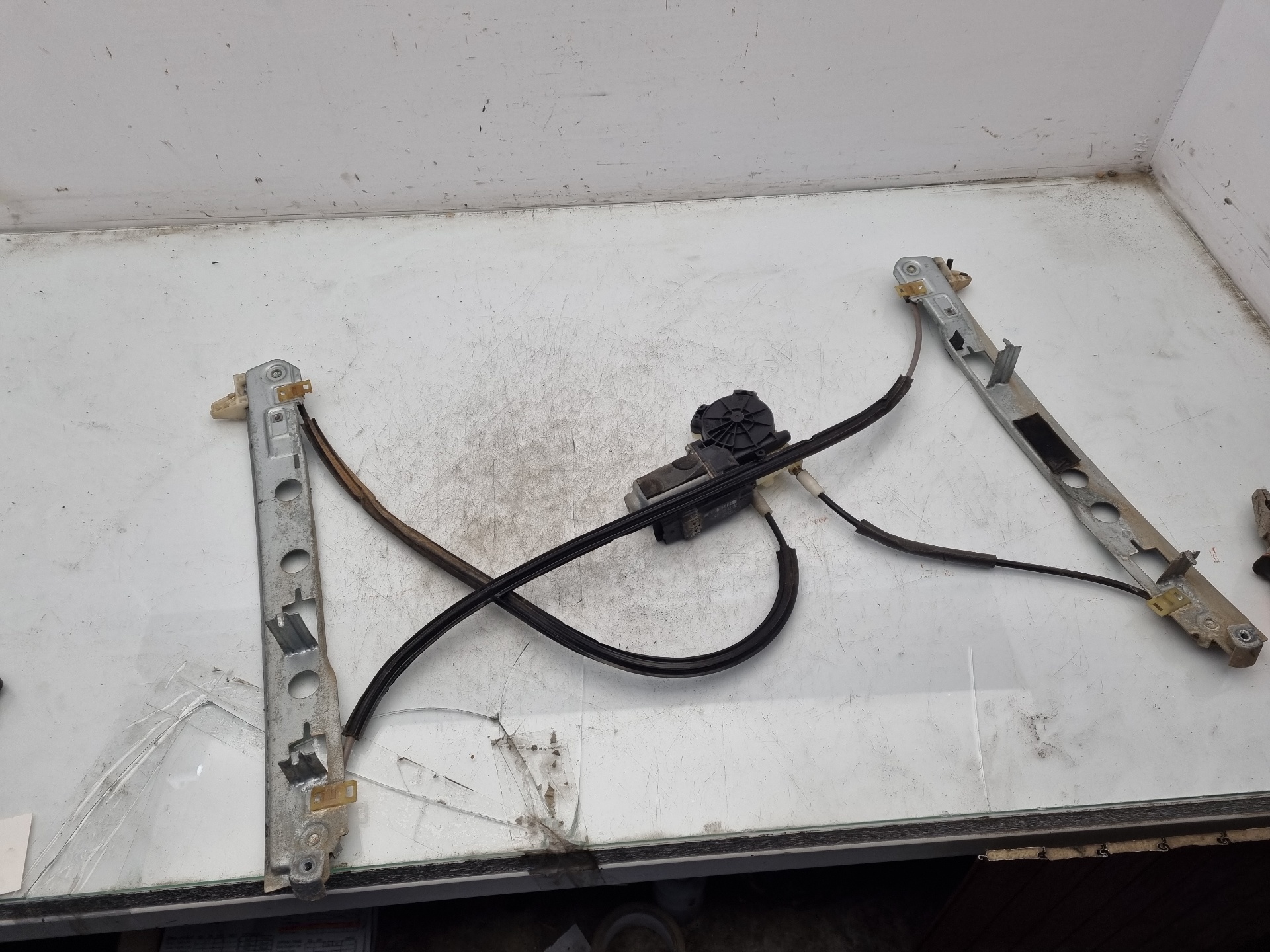 ELEVALUNAS DELANTERO IZQUIERDO RENAULT MEGANE F9Q E8