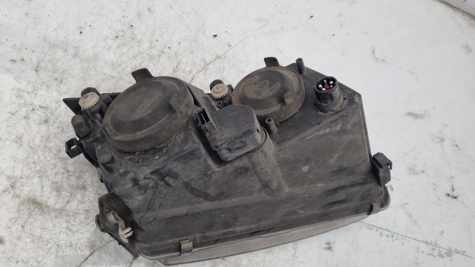 FARO IZQUIERDO VOLKSWAGEN PASSAT AJM