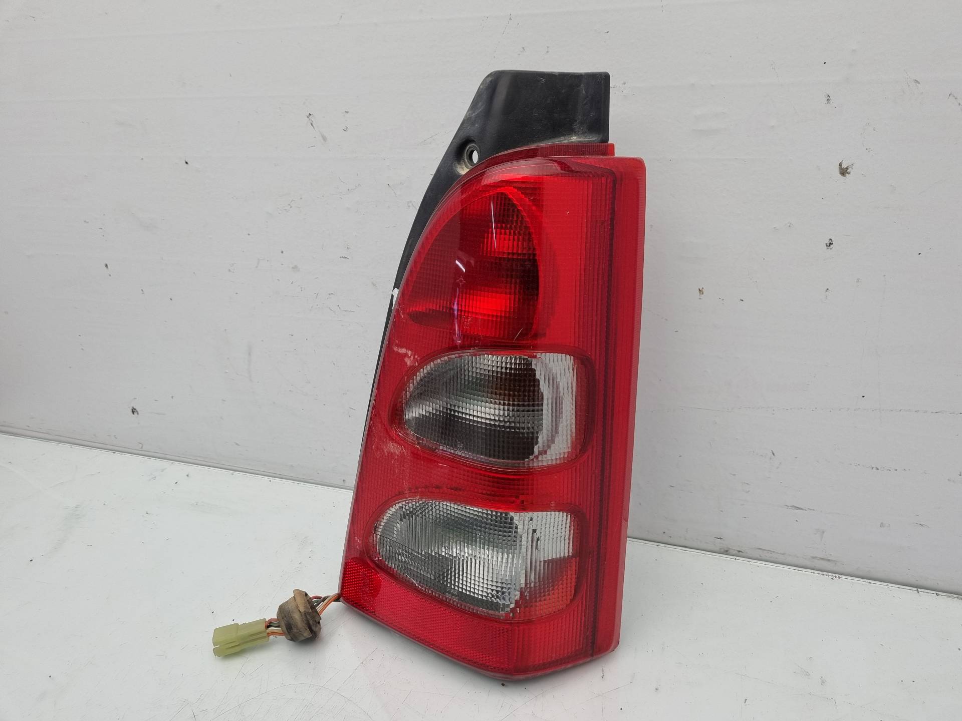 PILOTO TRASERO DERECHO SUZUKI WAGON G13BB