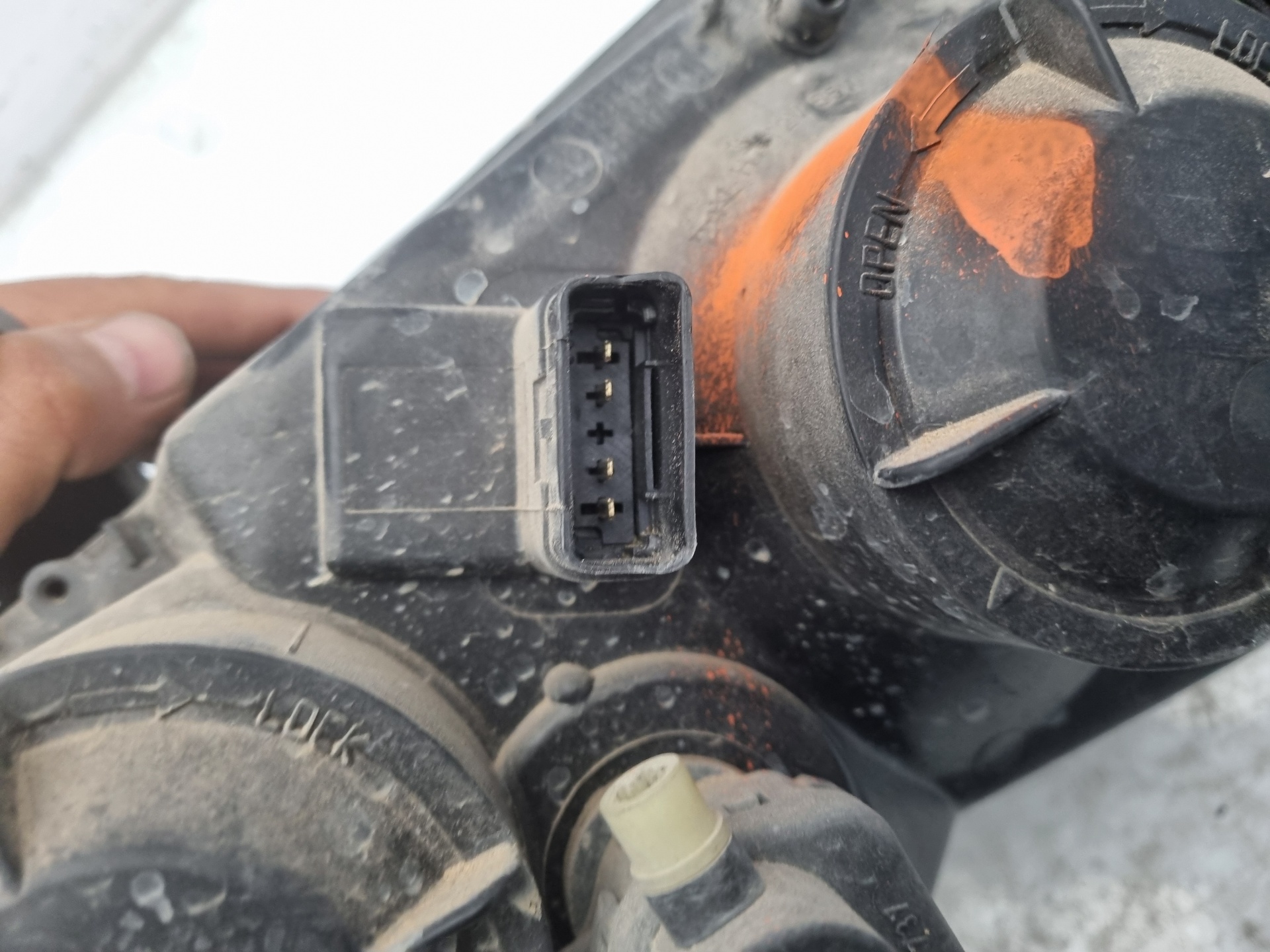 FARO DERECHO NISSAN ALMERA QG15